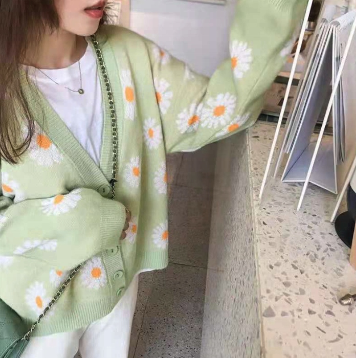 SWETER DAMSKI ZIELONY KWIATY PASTELOWY Z GUZIKAMI Kod producenta SW-27