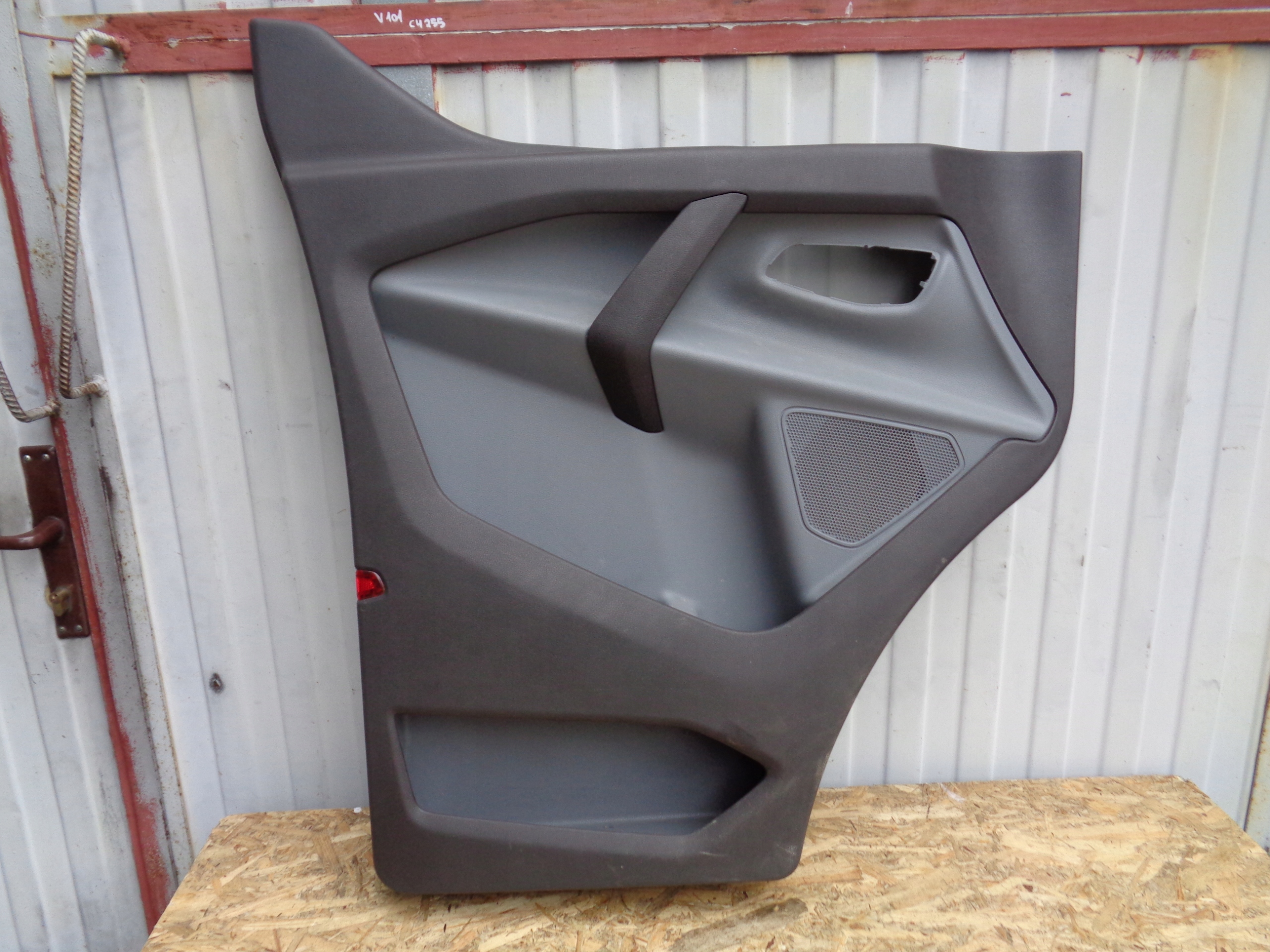 BK21-V23943 - Ford Transit Custom обивка левой двери левая