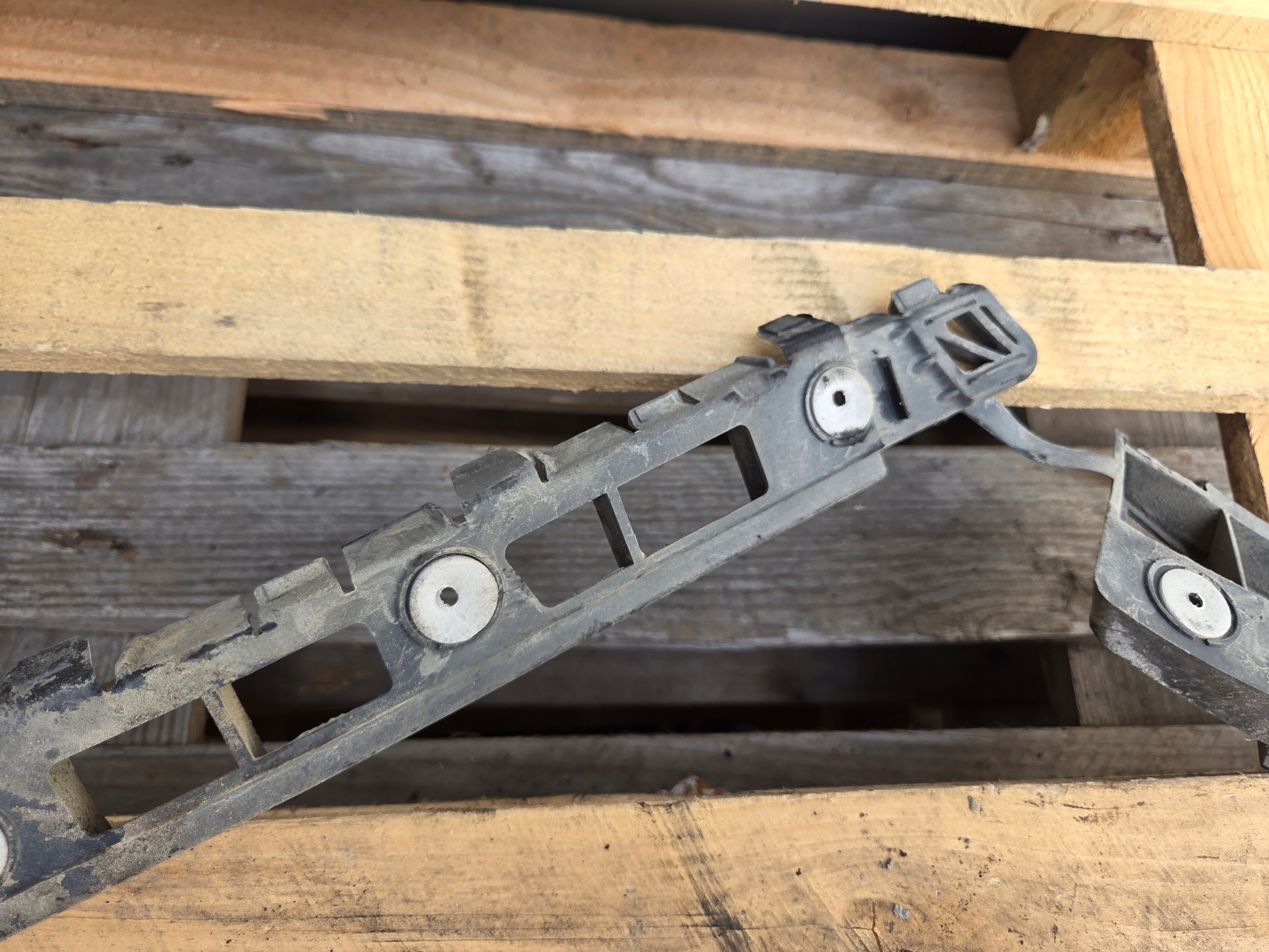 bumper bracket right rear OPEL MERIVA B 13268253