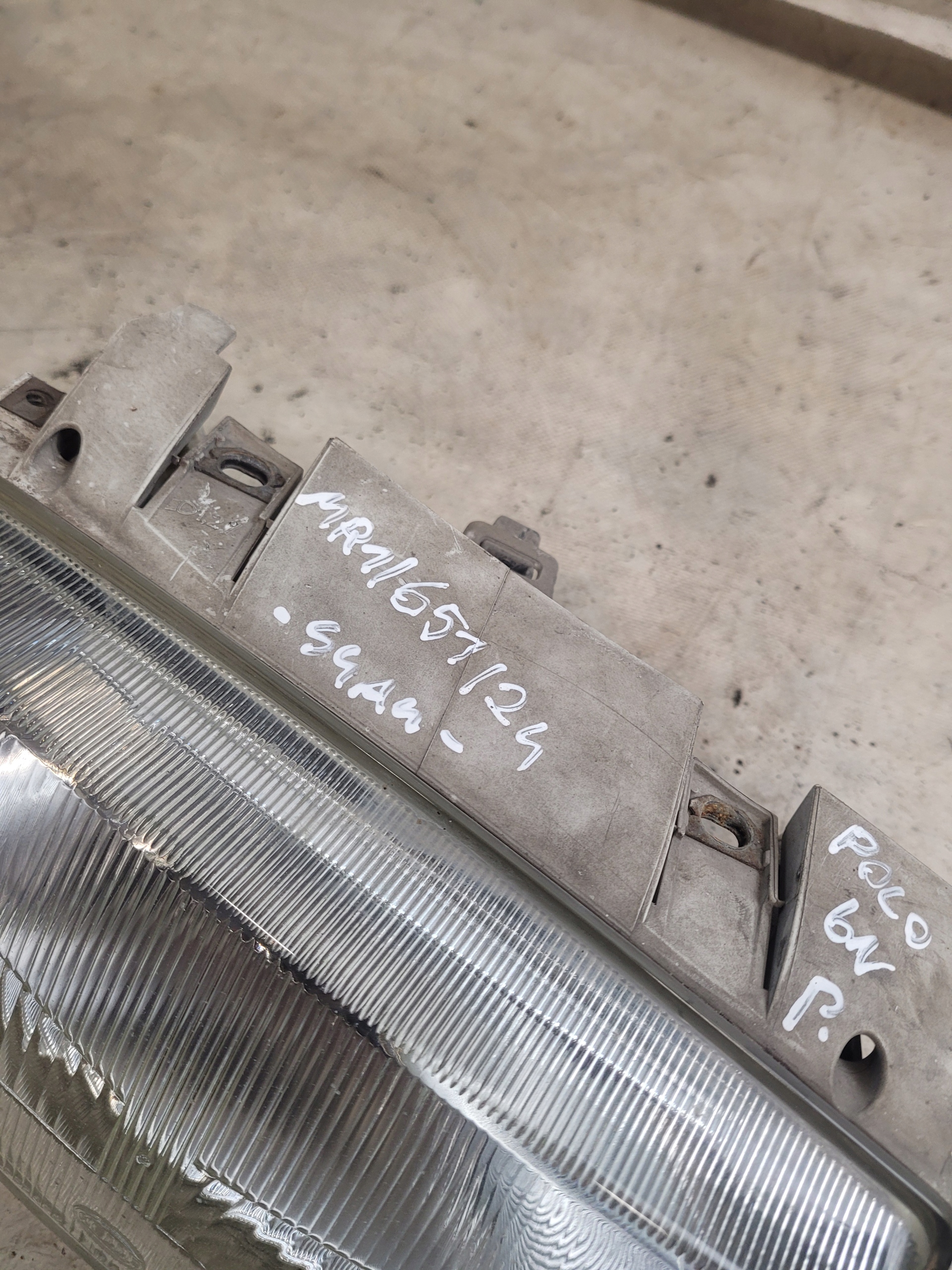 light right front HELLA 962496-00 VOLKSWAGEN POLO III 6N