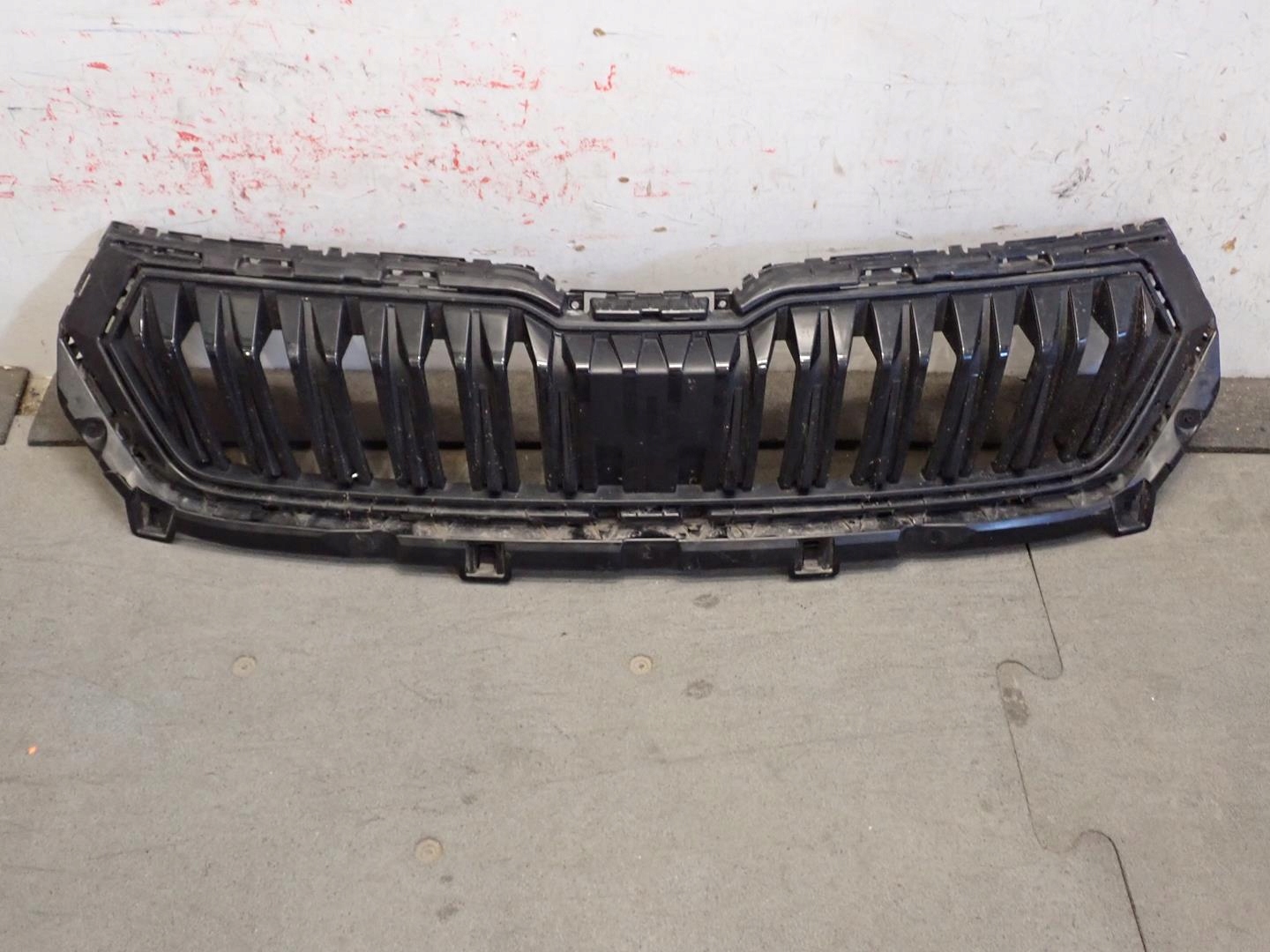 Grill SKODA KAROQ LIFT 2021- 57A853653G