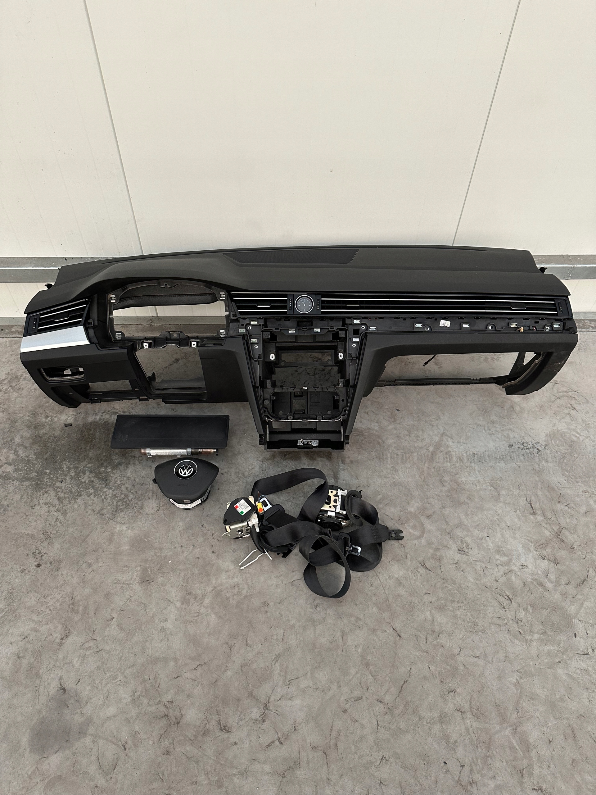VW PASSAT B8 3G Konsole AIRBAG Gurten DEMONTAZ