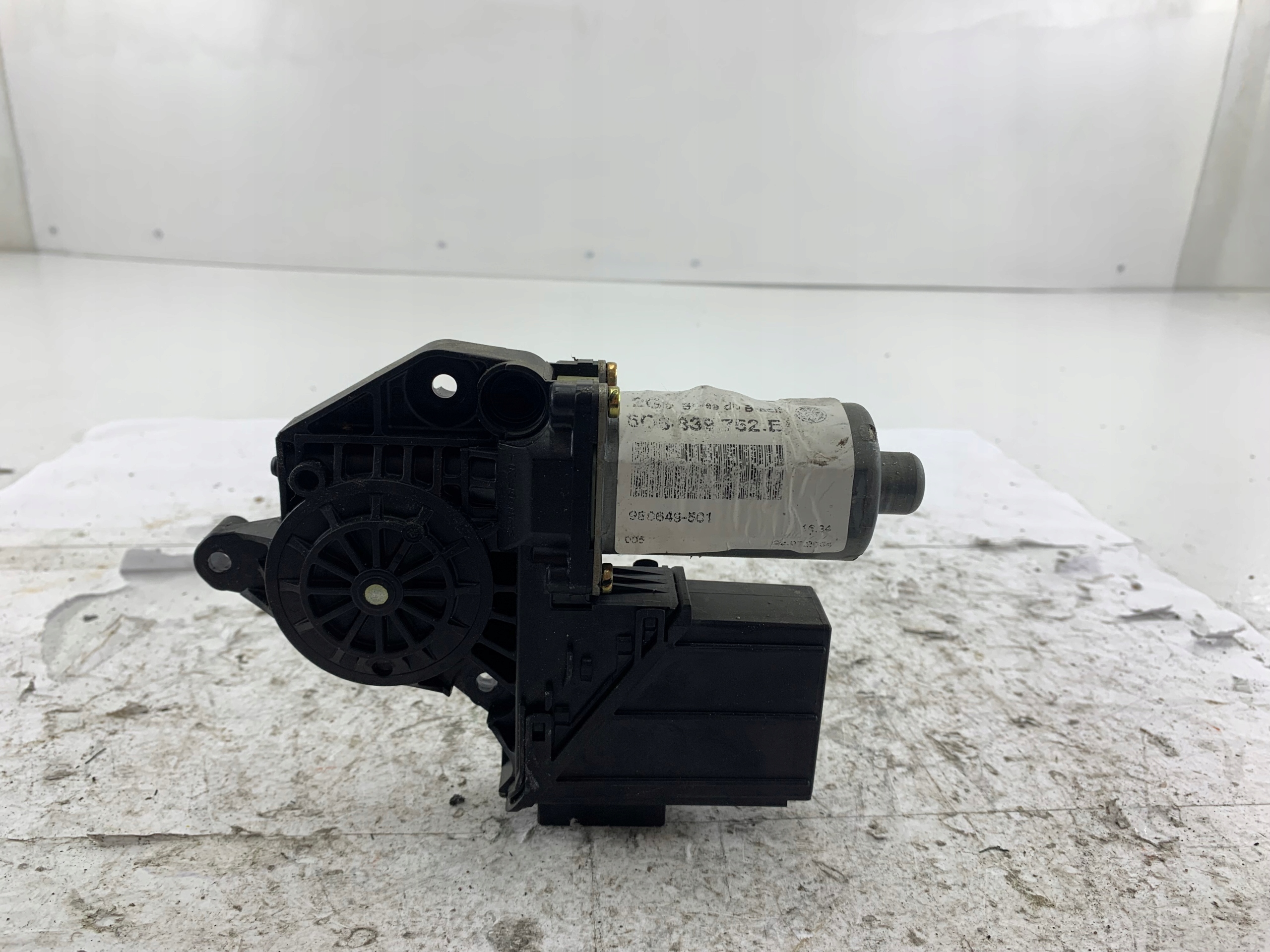 VW POLO 9N IV mini motor windows right rear part 6Q5839752E