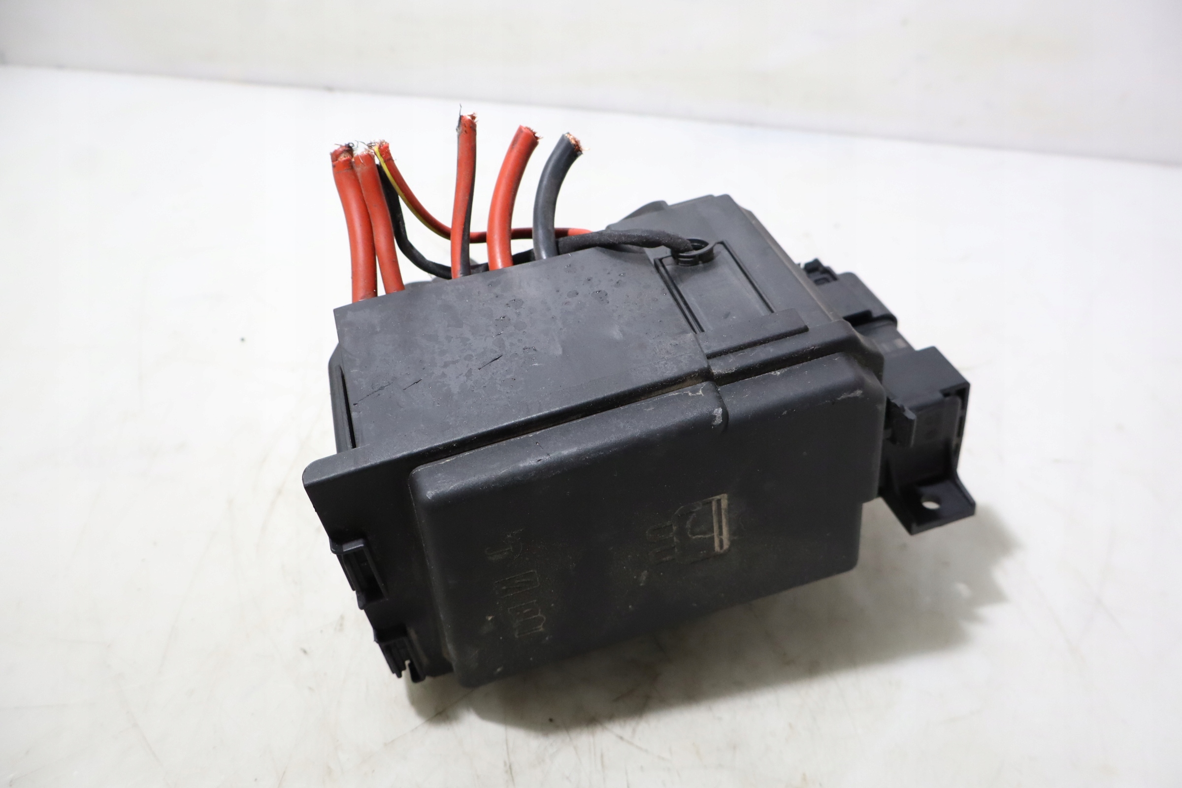 SKRZYNKA BEZPIECZNIKÓW SKODA FABIA III 1.4TDI