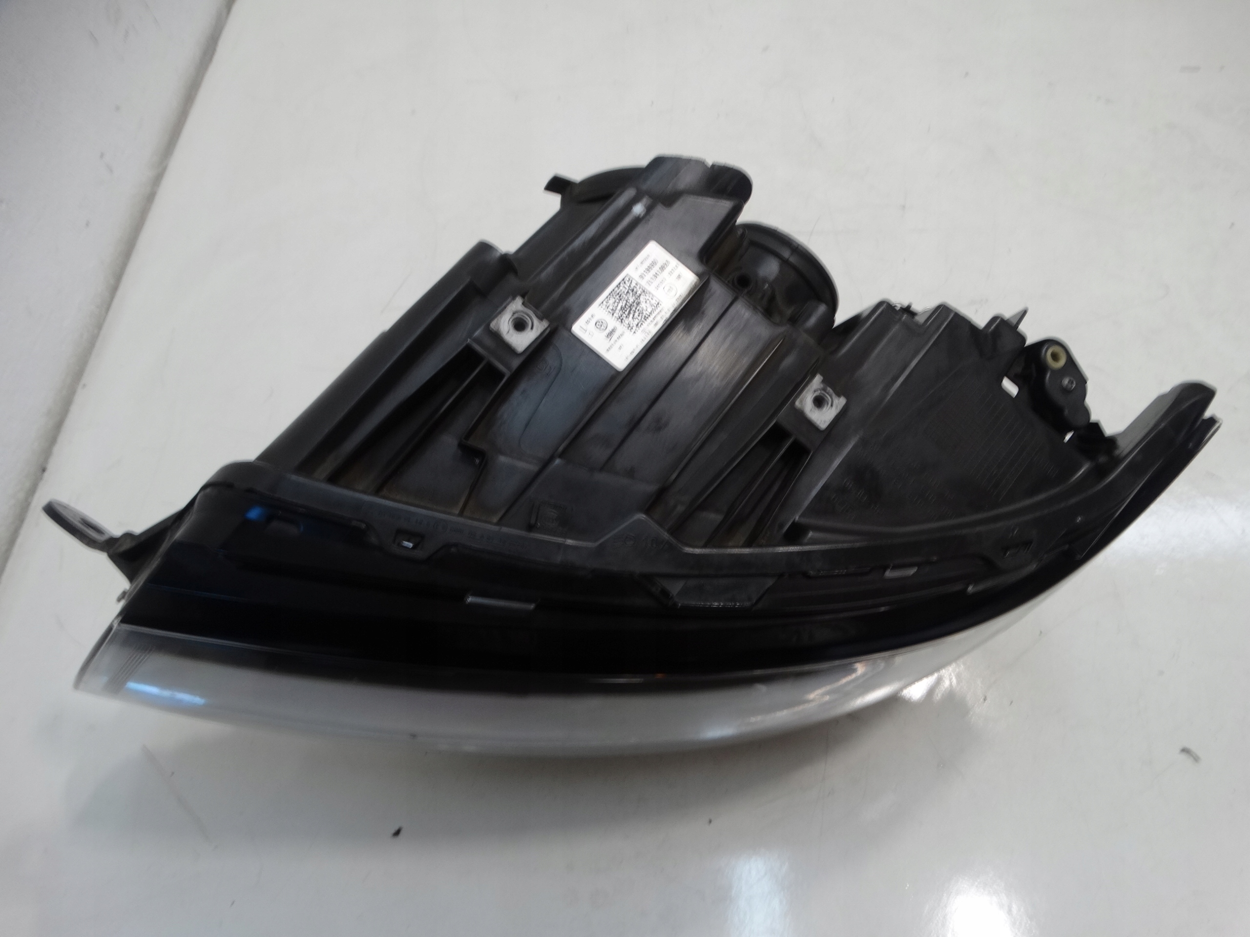 KOMPLET lichte REFLEKTOROW PRZEDNICH VOLKSWAGEN T6.1 19-24R.