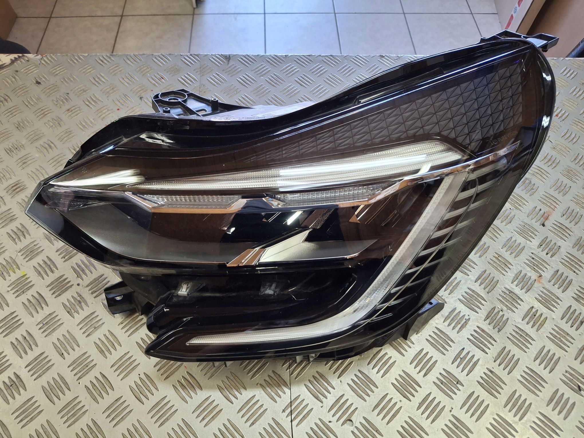 light left front PURE VISION FULL LED RENAULT CAPTUR II 2019R->