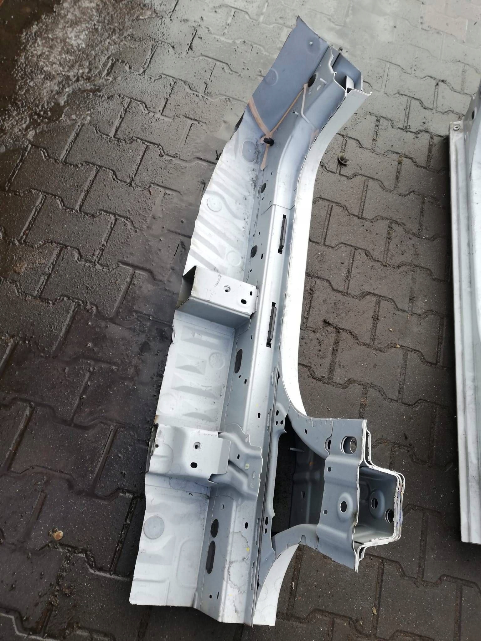 krytka prahová pravá strana Dacia Jogger