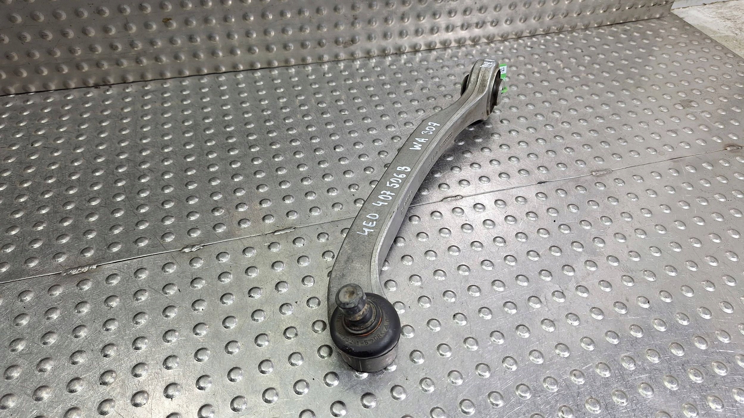 arm left front upper OE 4E0407505B AUDI A6 C6 A8 D3 PHAETON