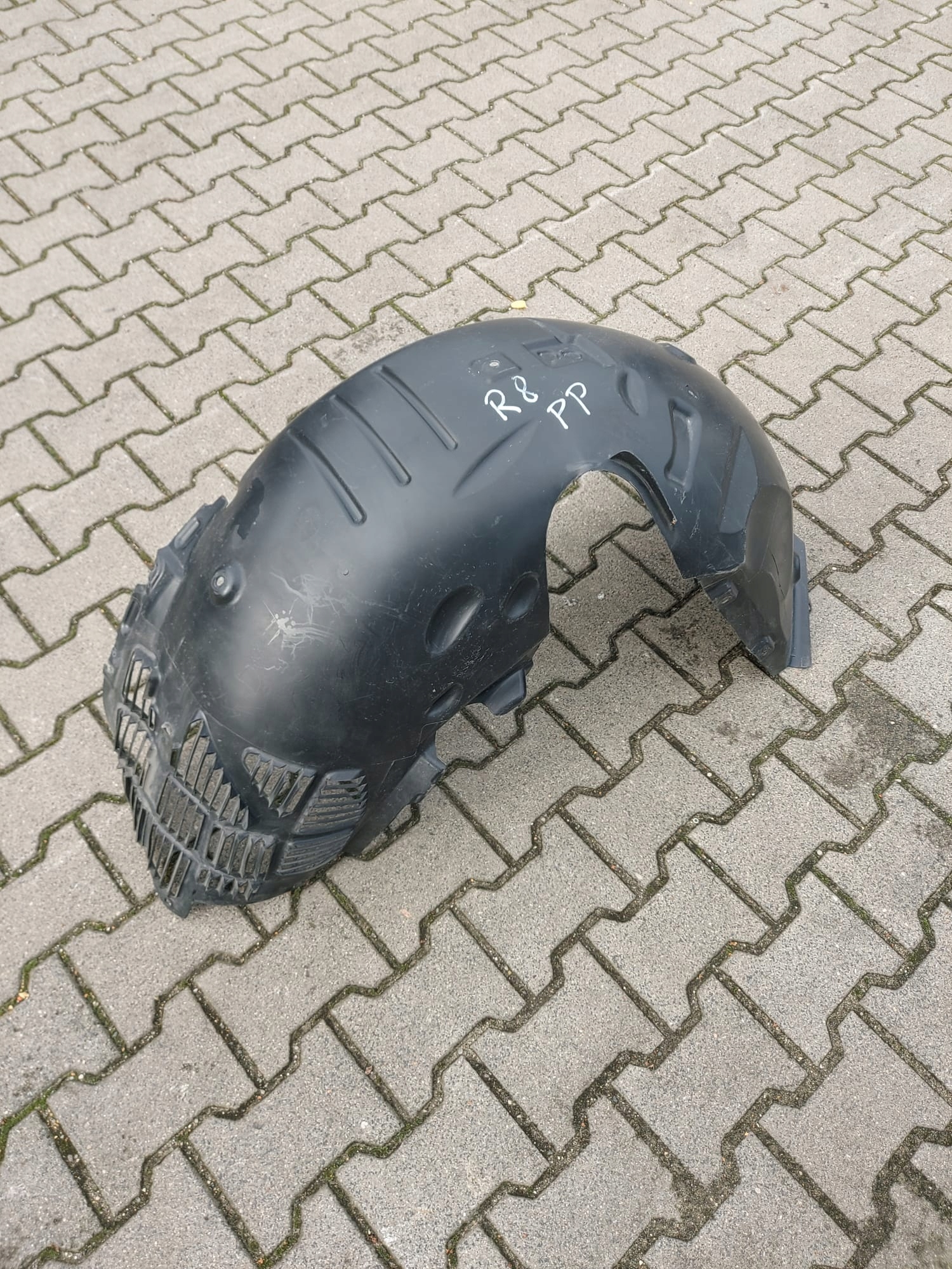 NADKOLE PRAWY PRZÓD AUDI R8 420 420821172E