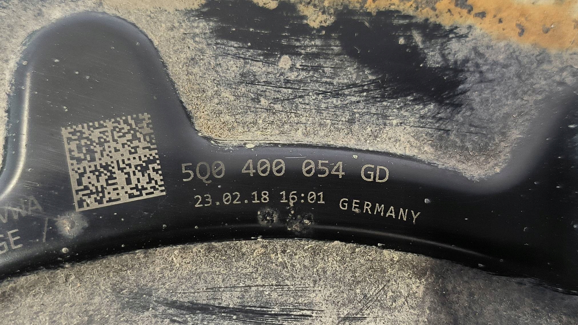swing right front 5Q0400054GD SEAT LEON III