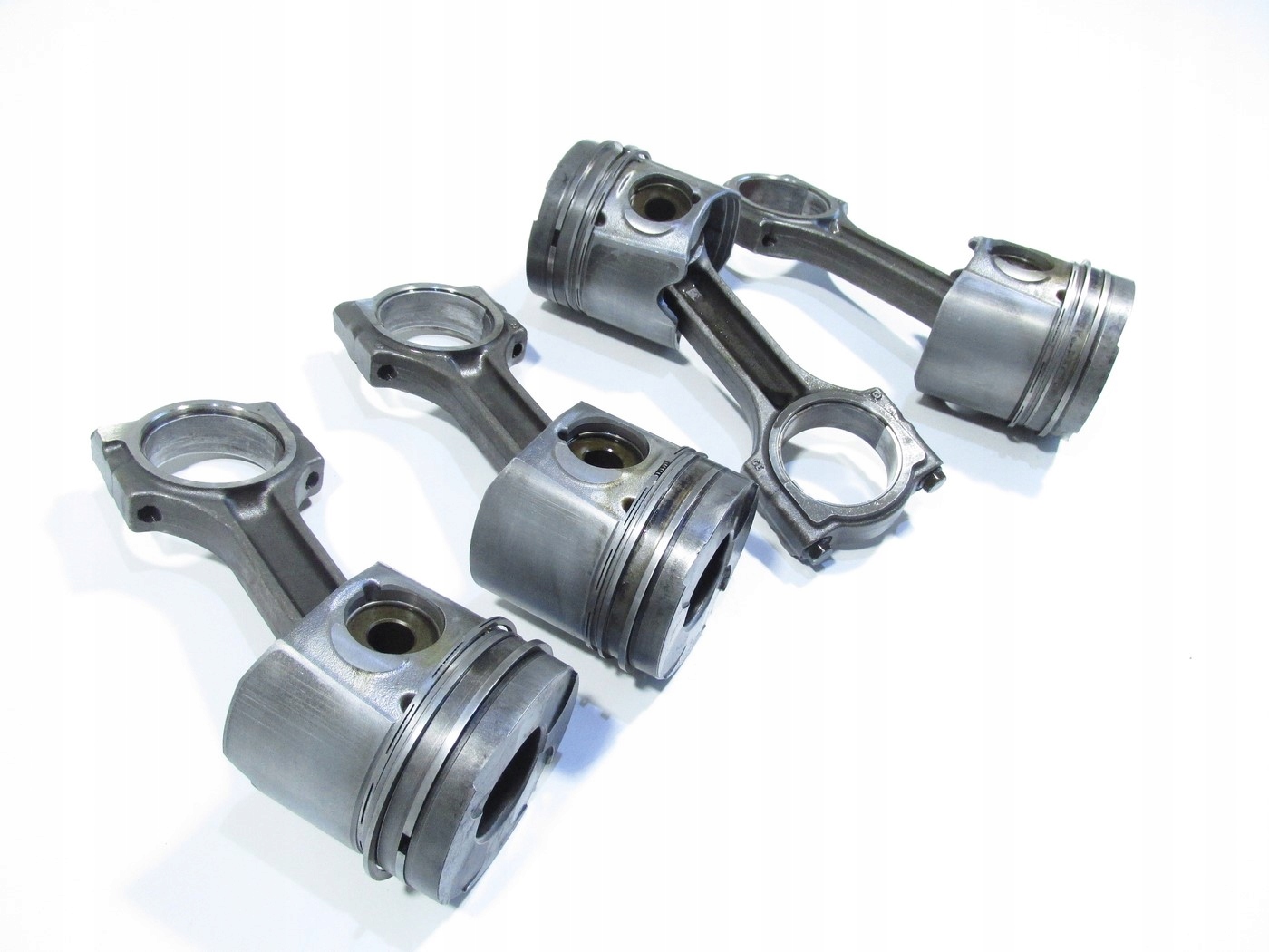 Поршни шатуны renault master movano 2.5 dci G9U