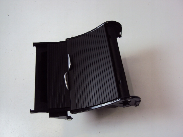 Подстаканник BMW X1 F48 LIFT 2019 год