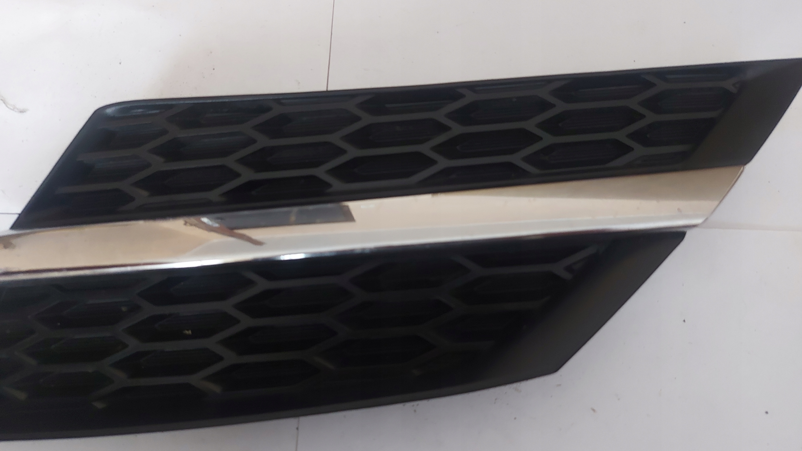 grid of a bumper left front TOYOTA RAV4 IV 12-15