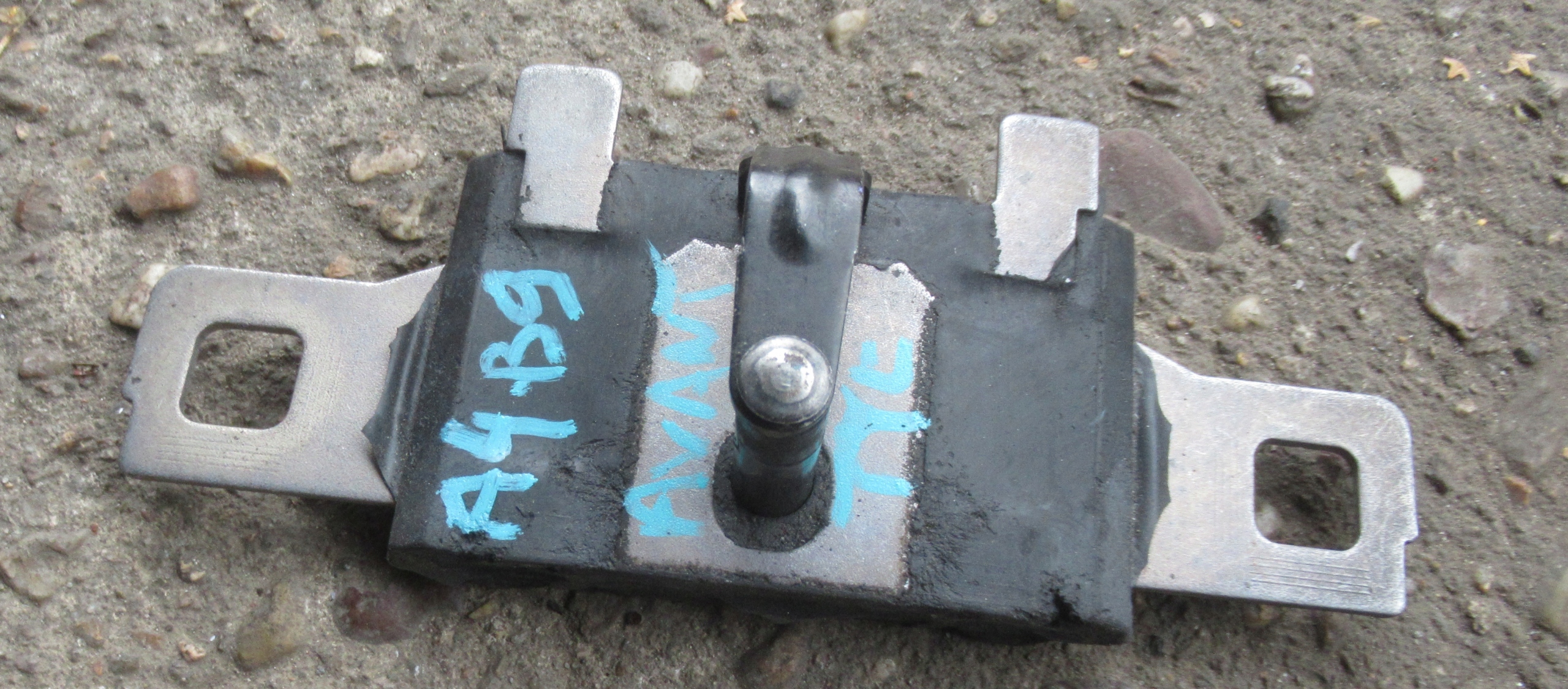 AUDI A4 B9 AVANT 3.0 TDI 18R ZAMEK RYGIEL BAGAŻNIKA 8W9827507