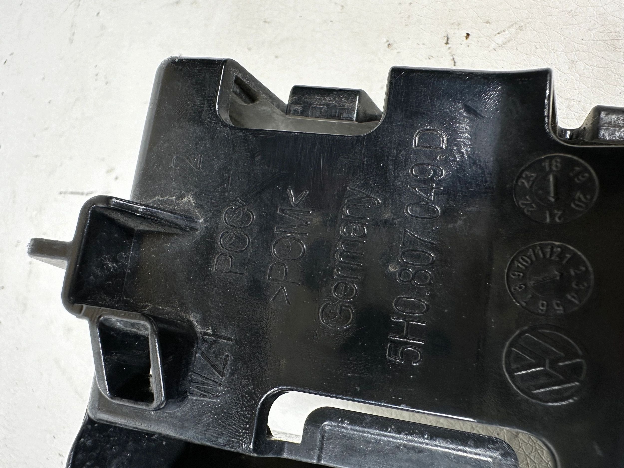 VW GOLF VIII bumper bracket left front 5H0807049D