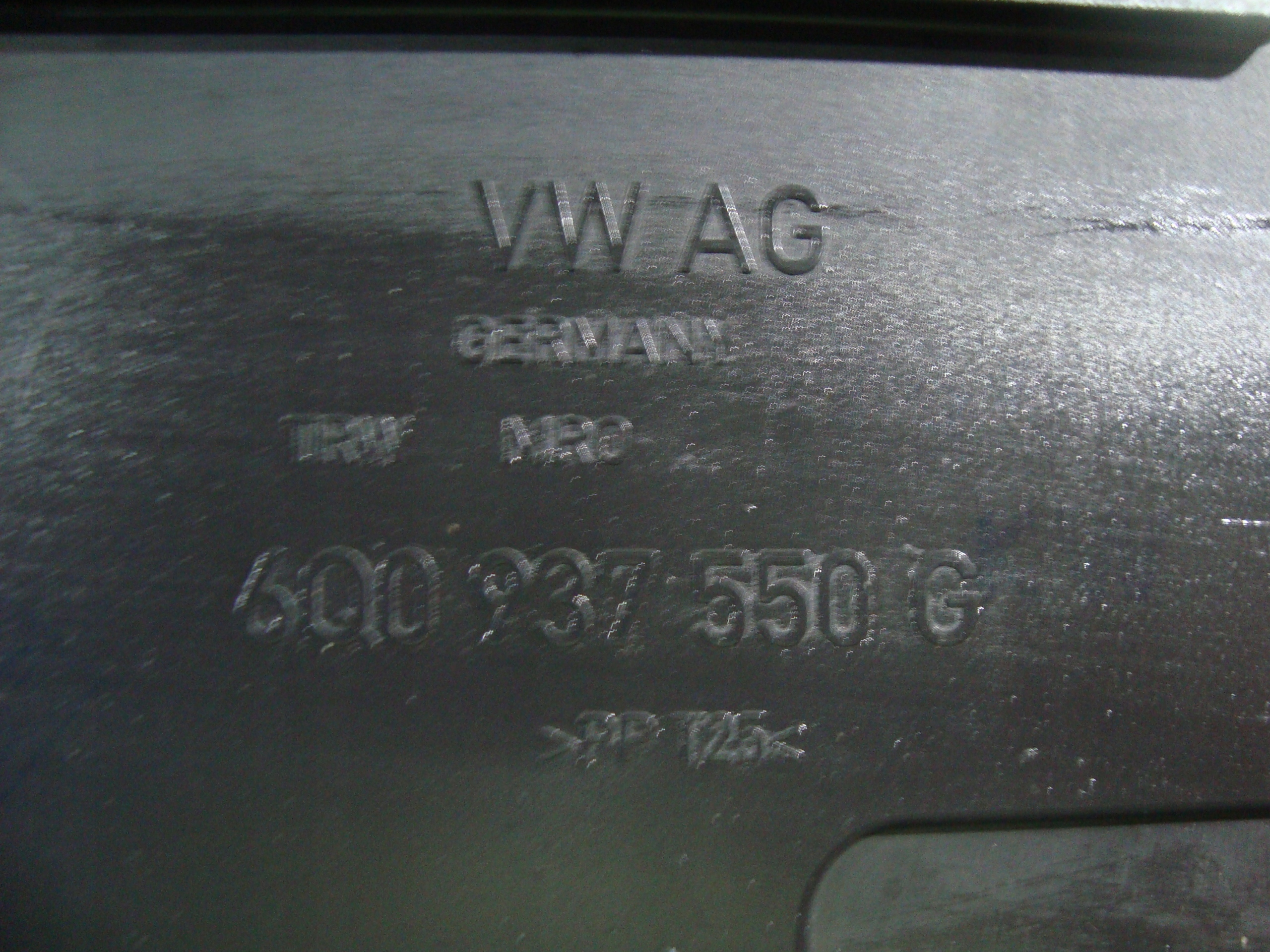 OBUDOWA AKUMULATORA 1,2 BEN VW POLO 9N 01- POZNAŃ Producent części Volkswagen OE