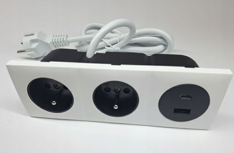 Elektrická trojitá zásuvka 2x230V 2USB zapuštěný nábytkový port, bílá barva
