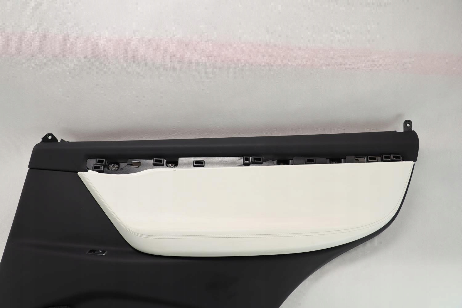 TESLA MODEL X BOCZEK TAPICERKA DRZWI TYŁ PRAWA Producent części Tesla