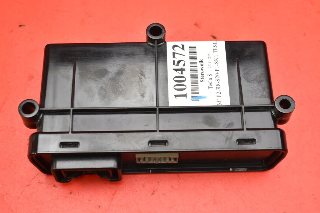 control unit module of the rear bonnet 1007511-00-A TESLA MODEL S LIFT 16-21