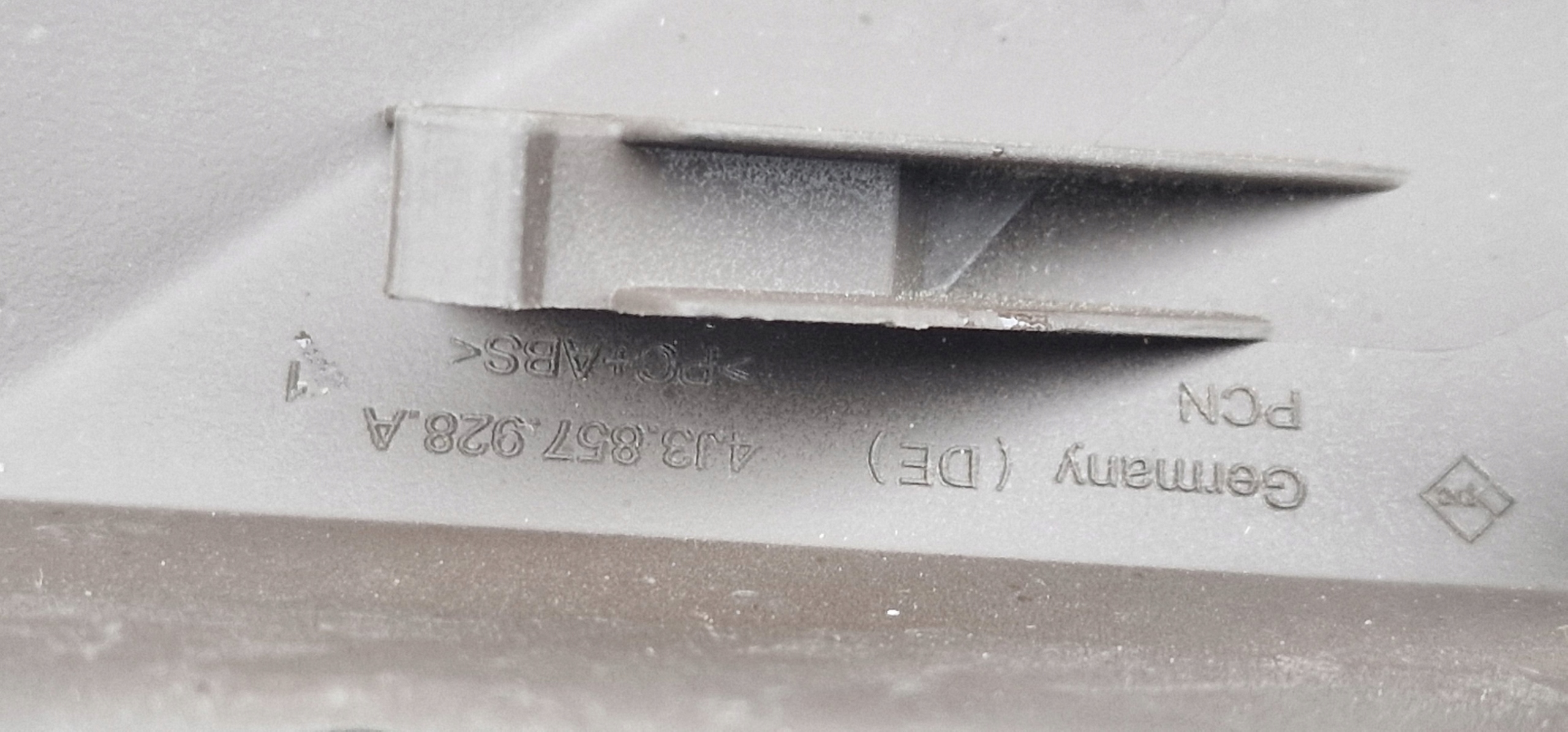 AUDI RS E-TRON GT right cover spoiler moulding