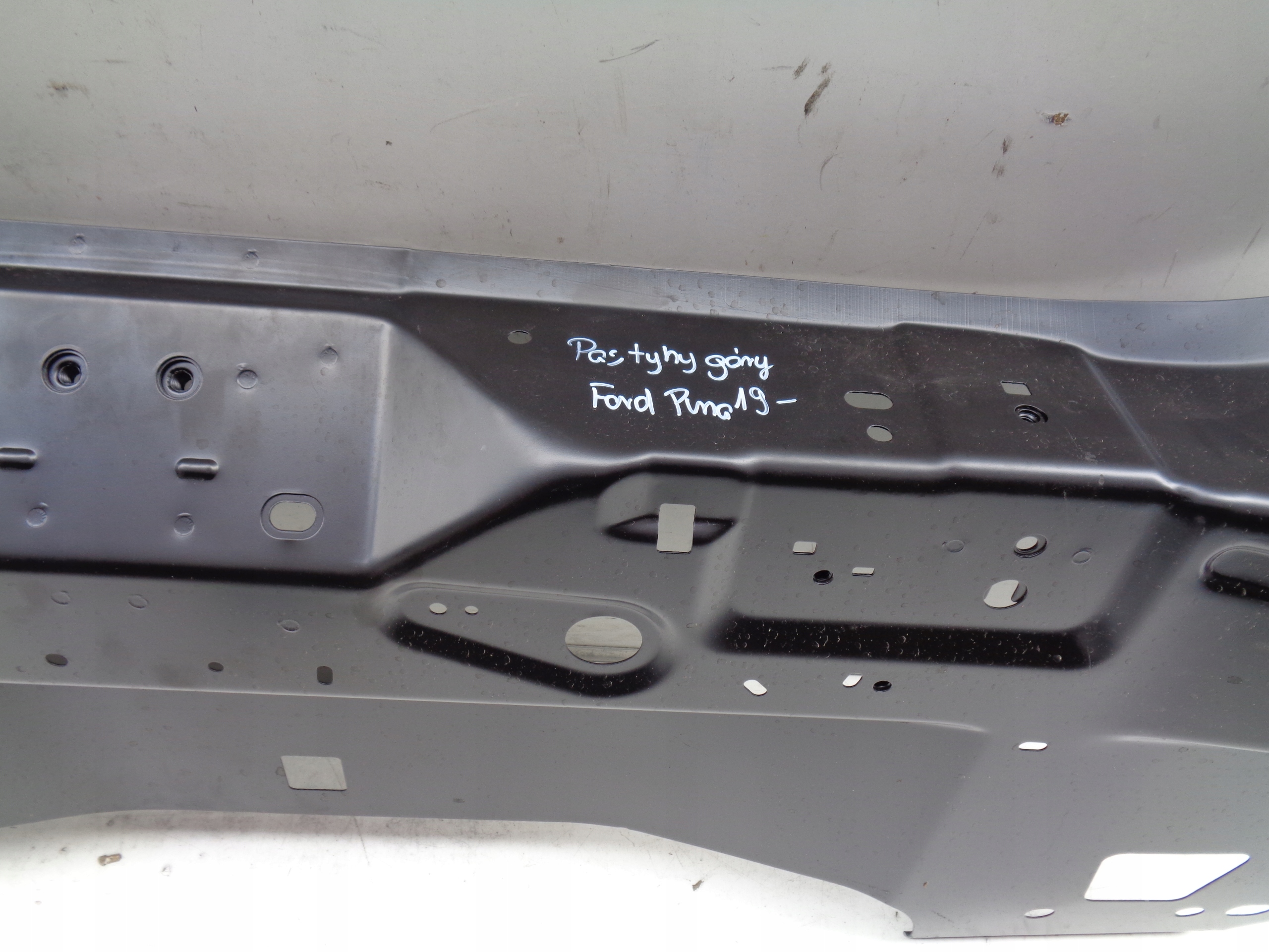 PAS TYLNY ŚCIANA FORD PUMA 19- Numer katalogowy części L1TB-S40320-AC PAS TYLNY ŚCIANA FORD PUMA 19-