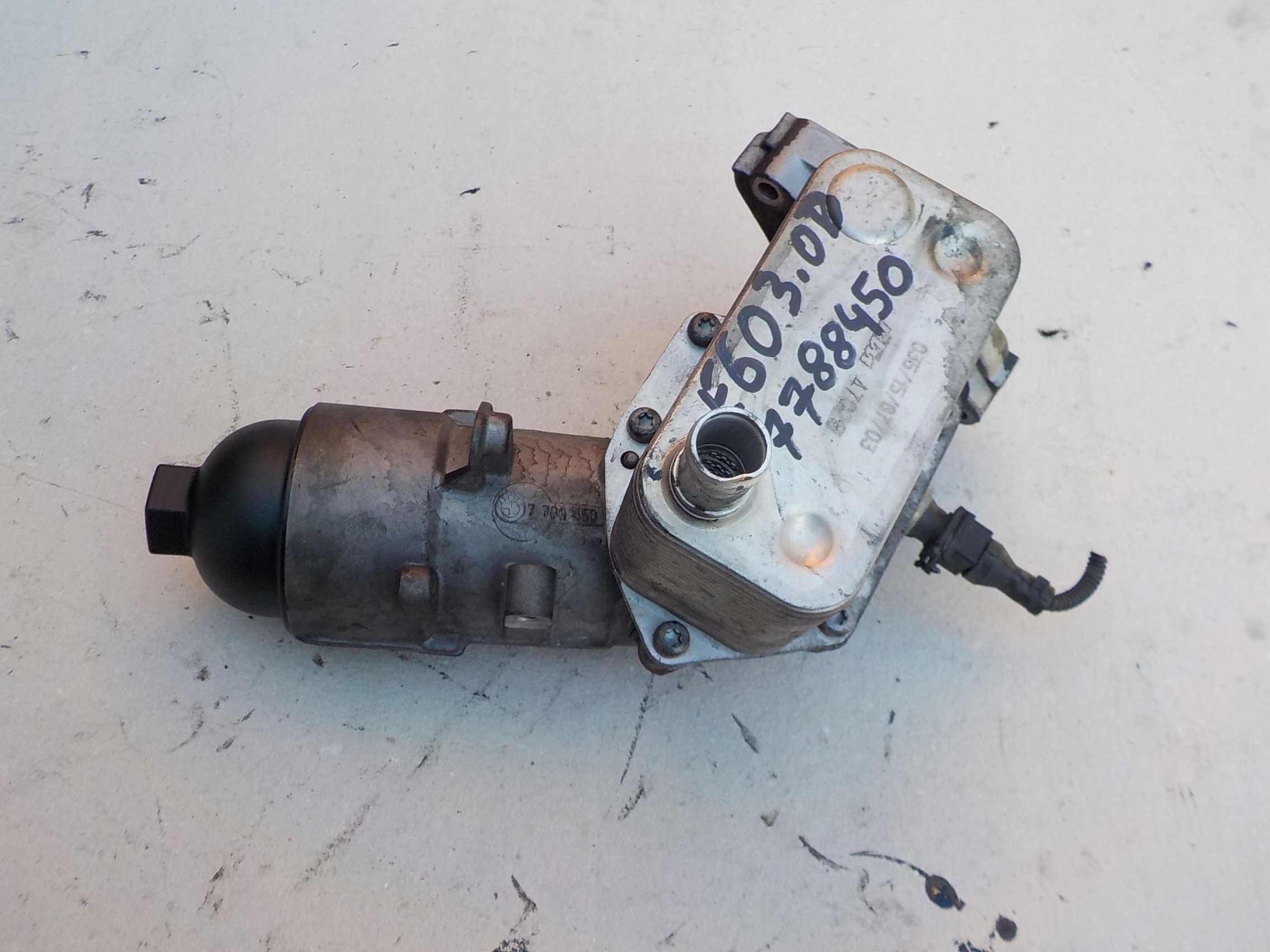 obal filtru oleje chladič bmw e60 3,0