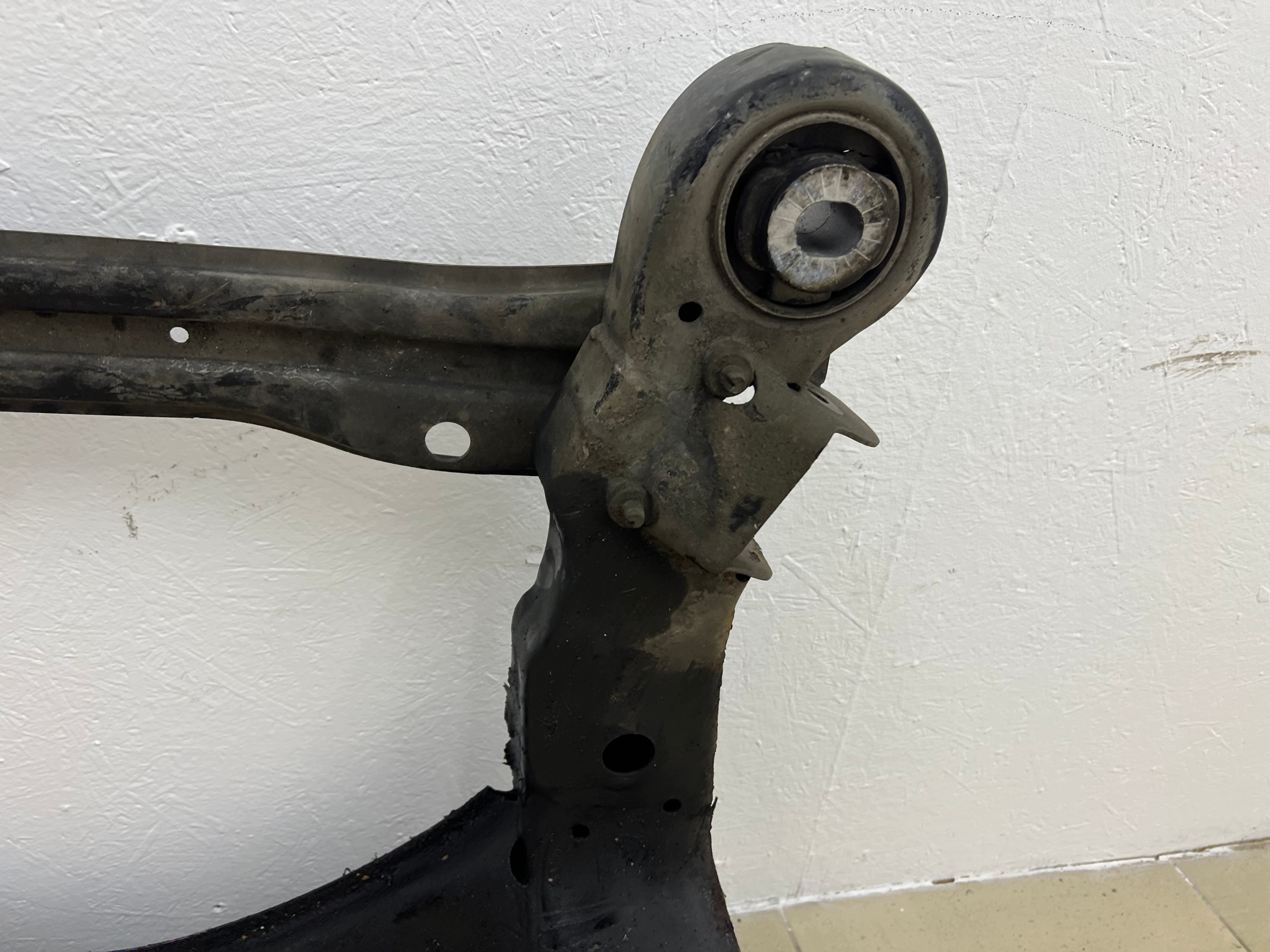 subframe axle beam springing of the engine front AUDI A6 C6 2.7/3.0 TDI 4F0399313AD