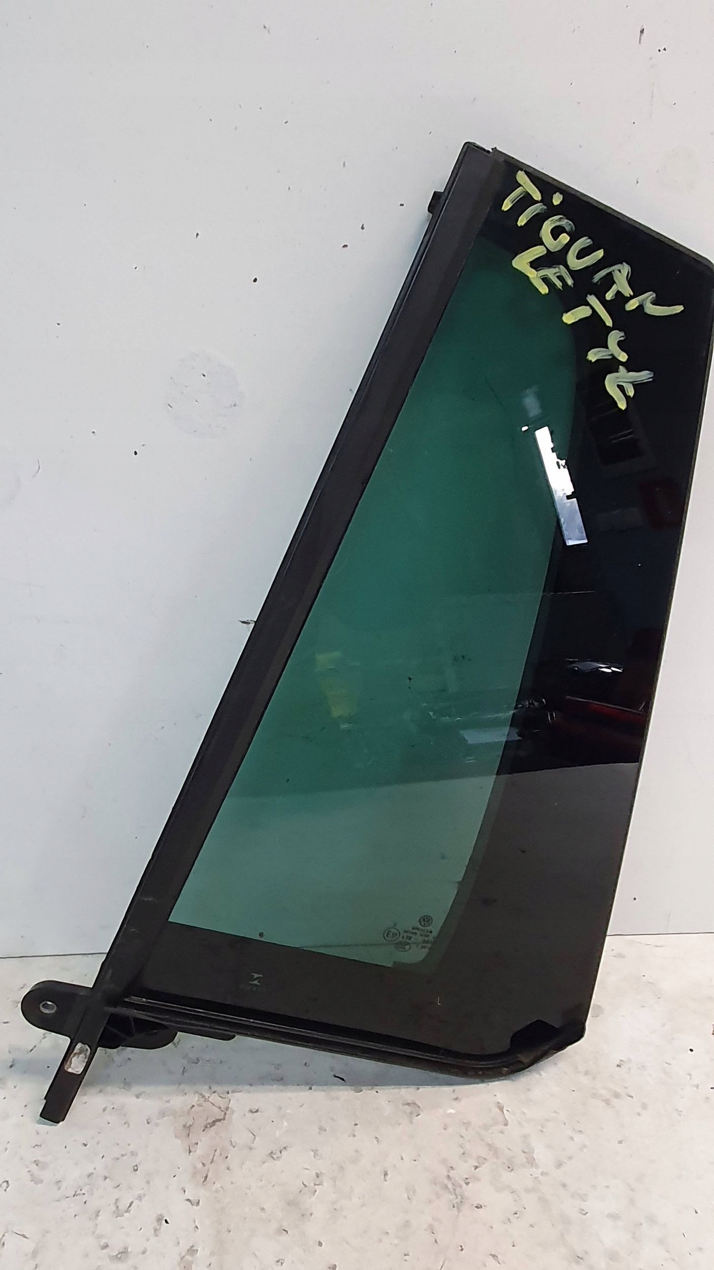 SZYBA DRZWI LEWY TYŁ 5NA845213 VW TIGUAN II 15-