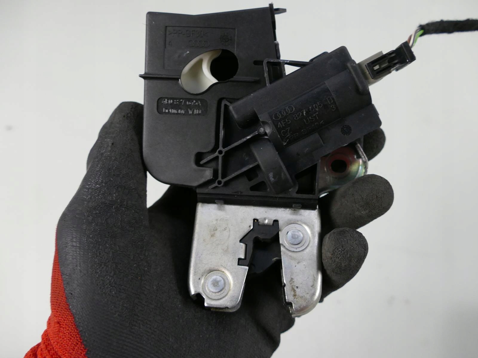 AUDI A8 D3 and LIFT lock bonnet boot rear part