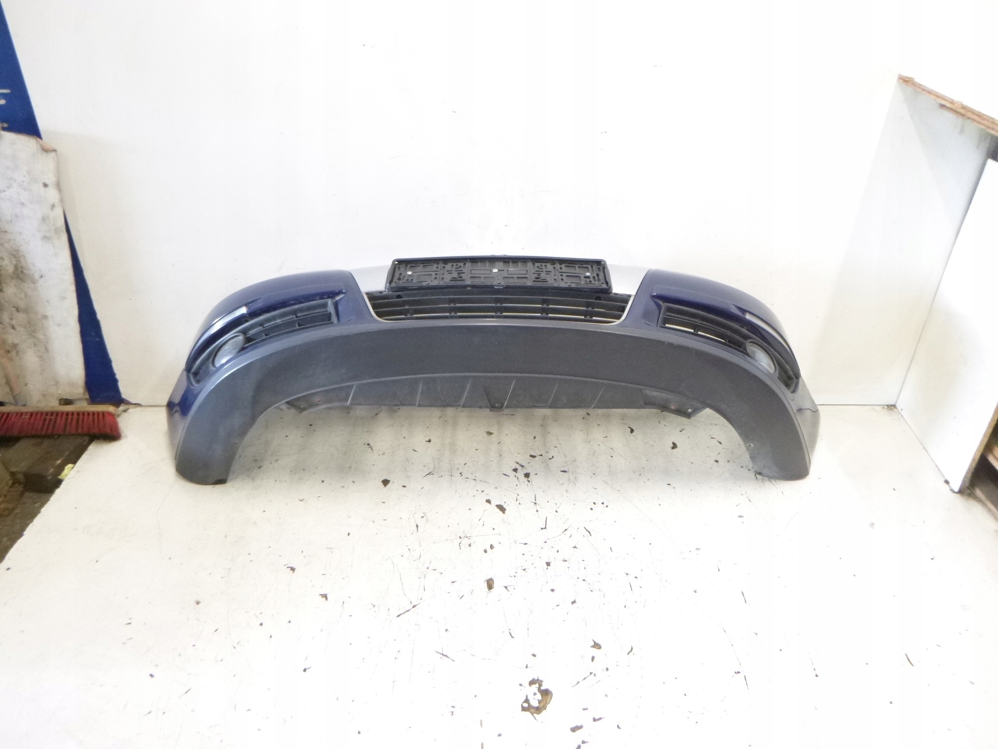 bumper front VW Passat B6 blue 2006r. 3C0807221A complete