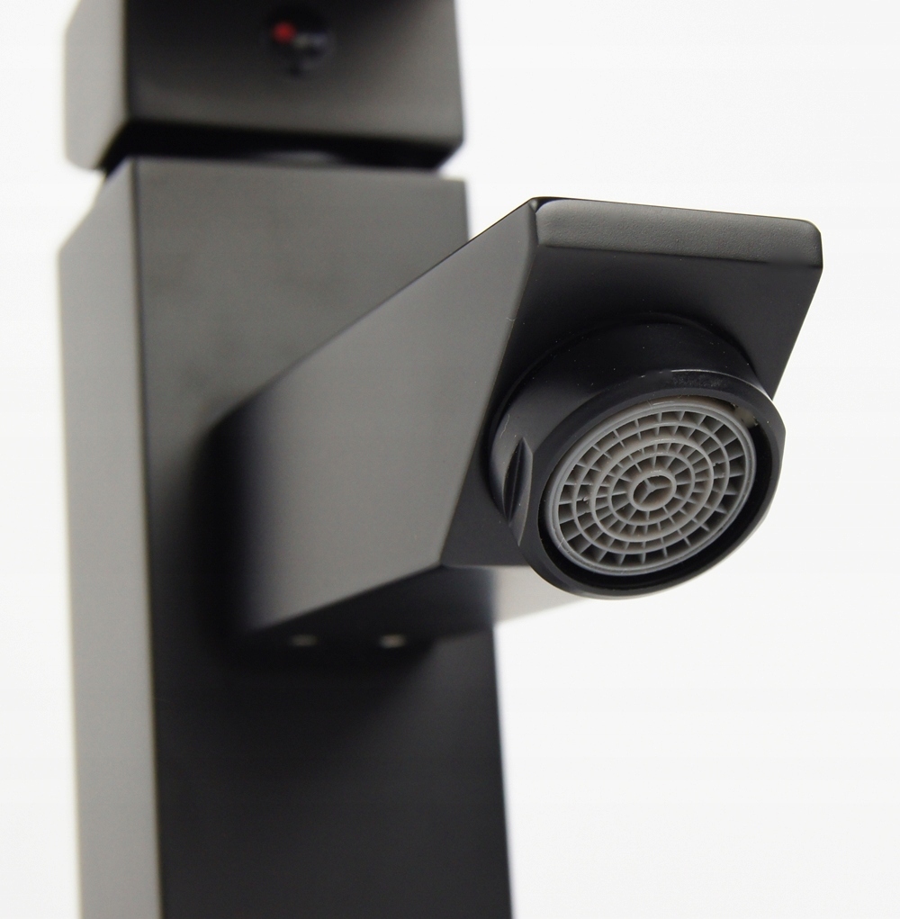 BATERIA WANNOWA + UMYWALKOWA WYSOKA CZARNA CUBE Liczba uchwytów jednouchwytowa