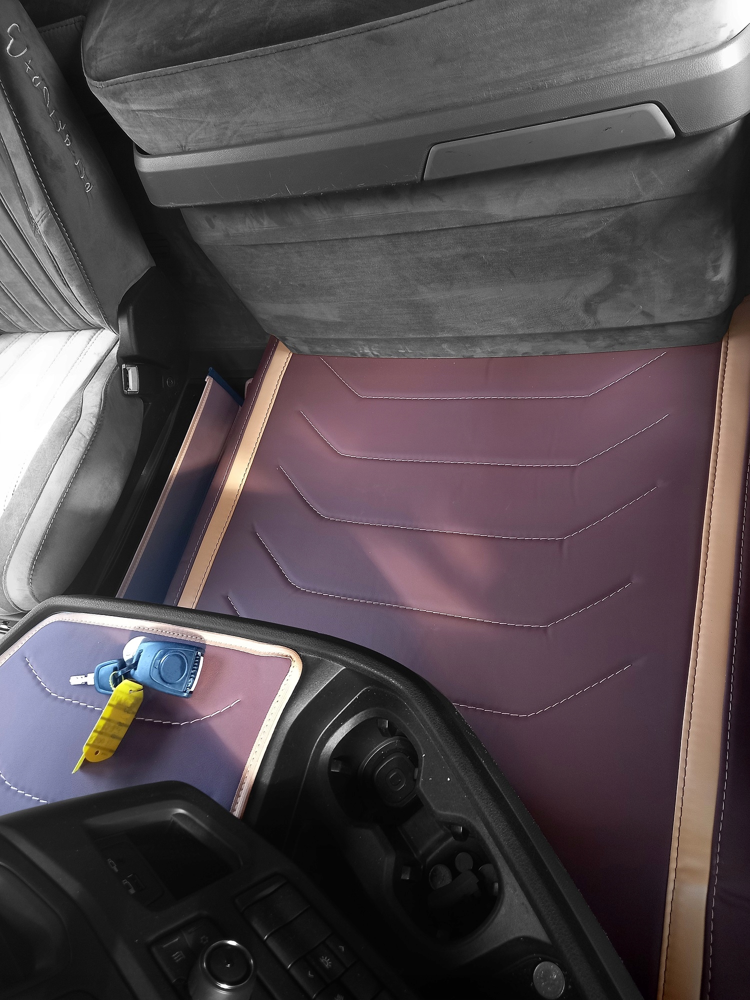 Коврики напольный коврик TIR SCANIA серия R год 2018-2024 стеганые