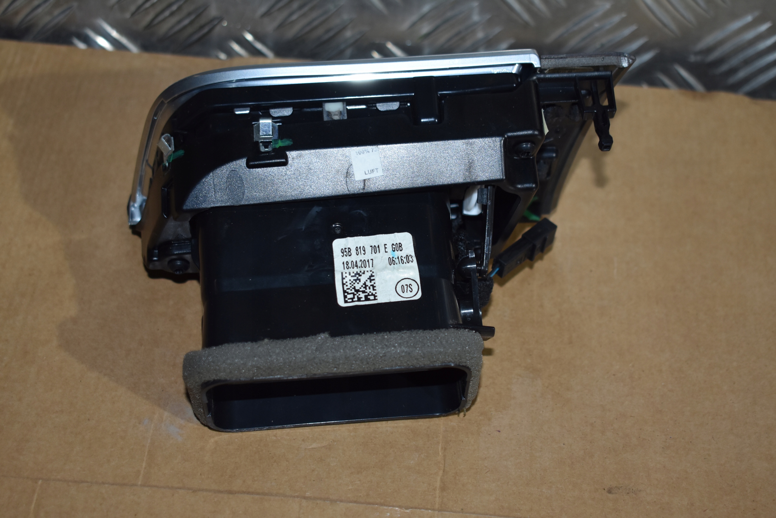 IDEALNA grid air conditioning devices left PORSCHE MACAN 1
