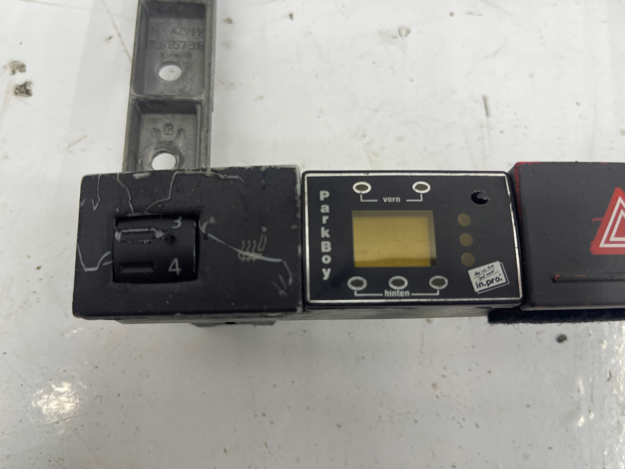 Châssis Support Console RADIA 7L6857318 VW TOUAREG 7L