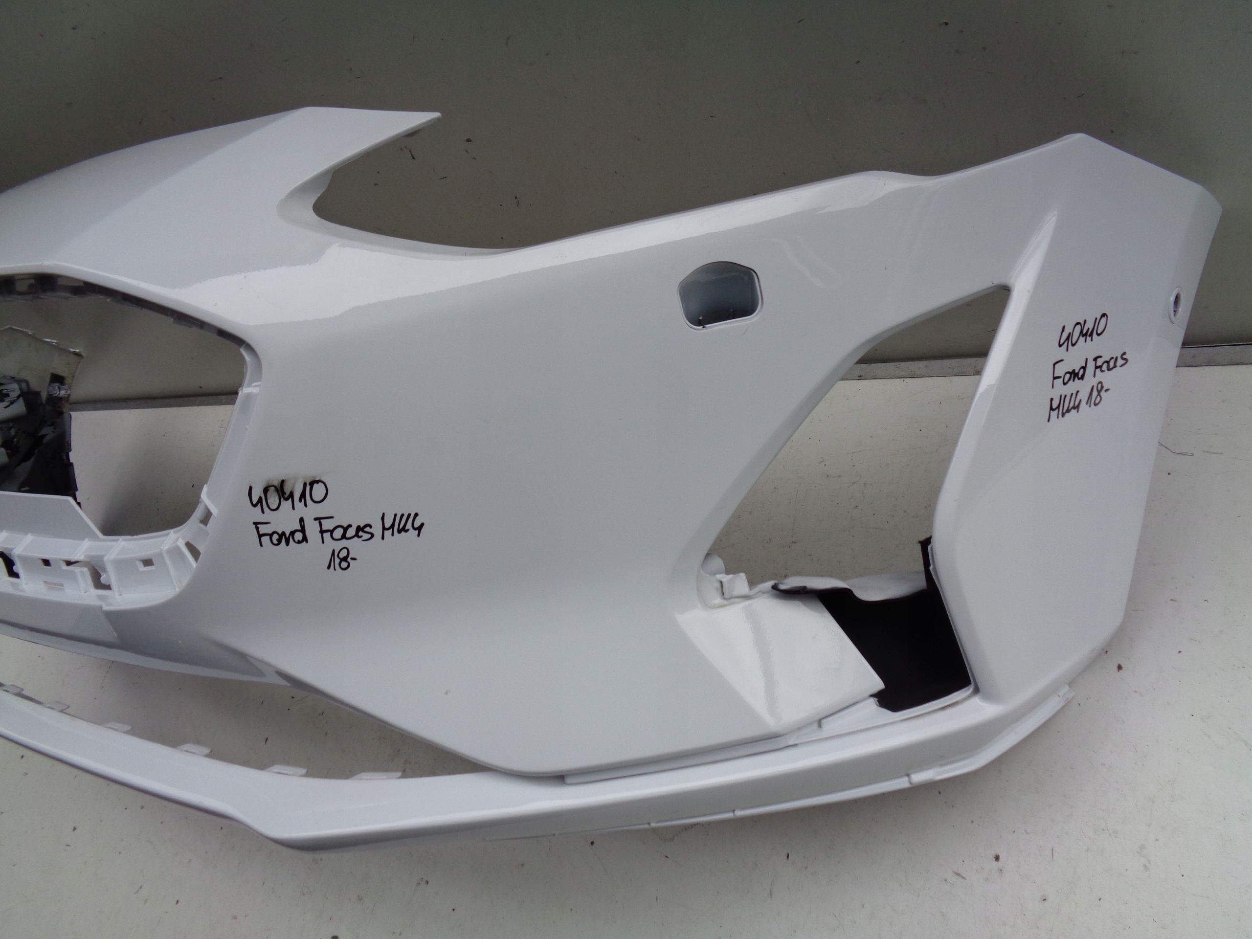 FRONTSTOSSSTANGE FORD FOCUS MK4 18- NR 40410