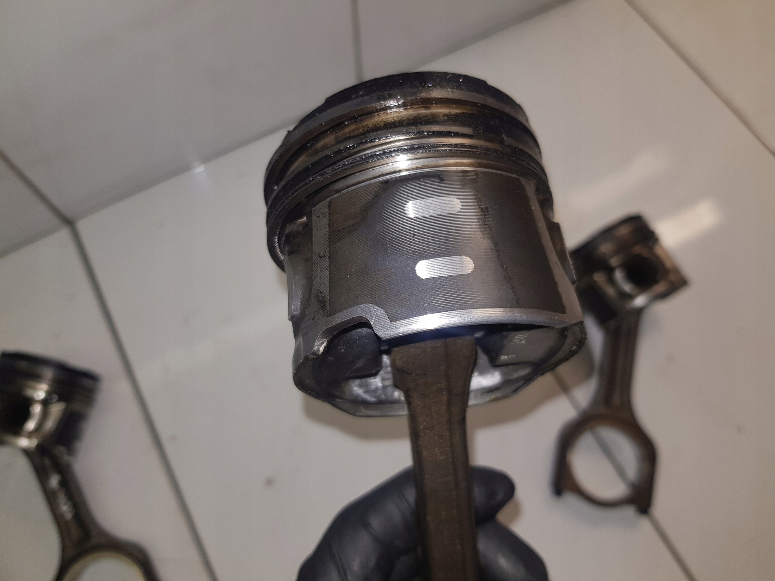 PEUGEOT 5008 1.6HDI Piston avec bielle