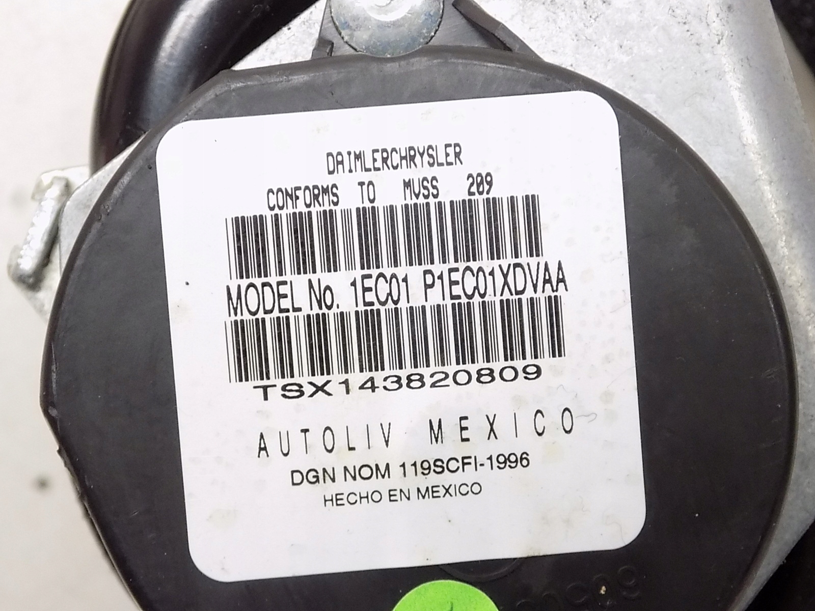 PAS LEWY PRZÓD - DODGE JOURNEY 08-12 609067701C Producent części Dodge OE