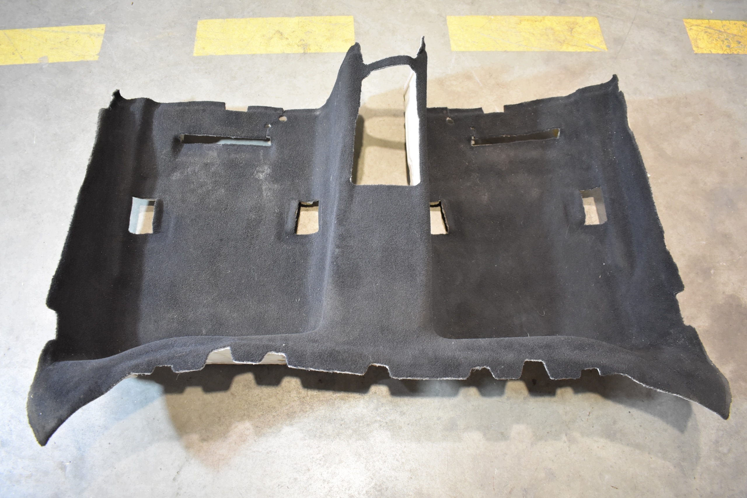 perfect condition carpet rear part rear MERCEDES W214 1