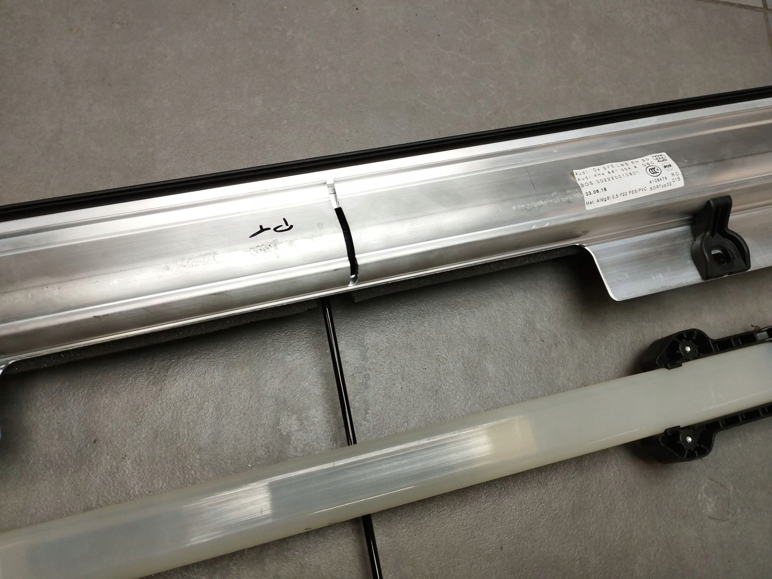 Audi A8 D4 4H blinds door right rear part 4H4861334A