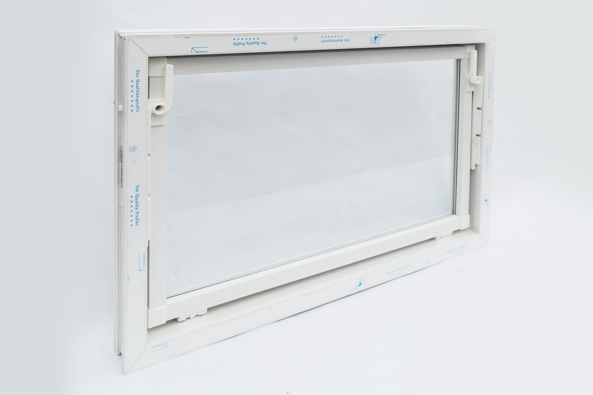 OKNO GOSPODARCZE VEKA PLUS INWENTARSKIE BIAŁE 60x60 Marka Wolfa