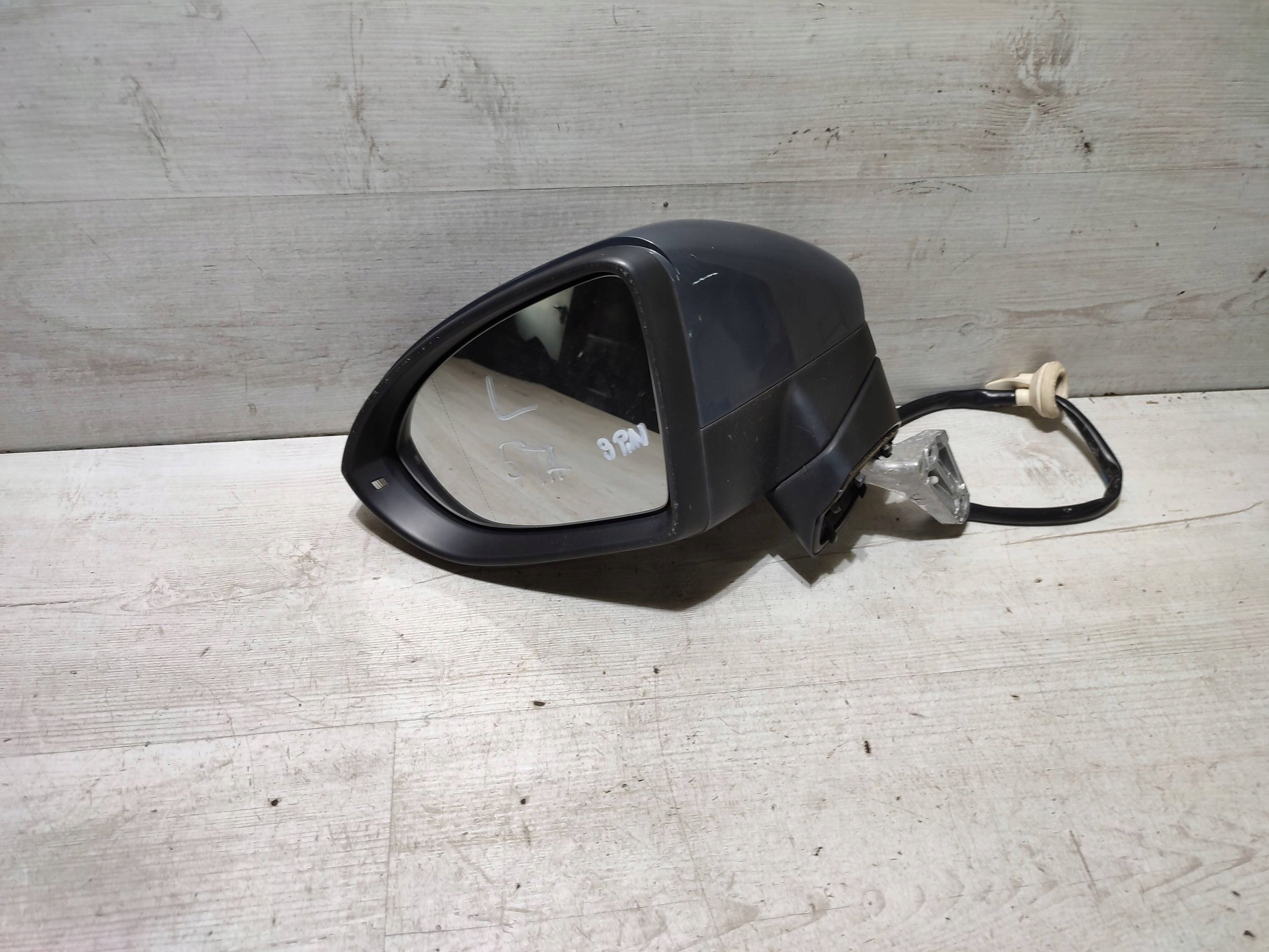 Volkswagen Touran III 2020 front side left mirror 9 pin
