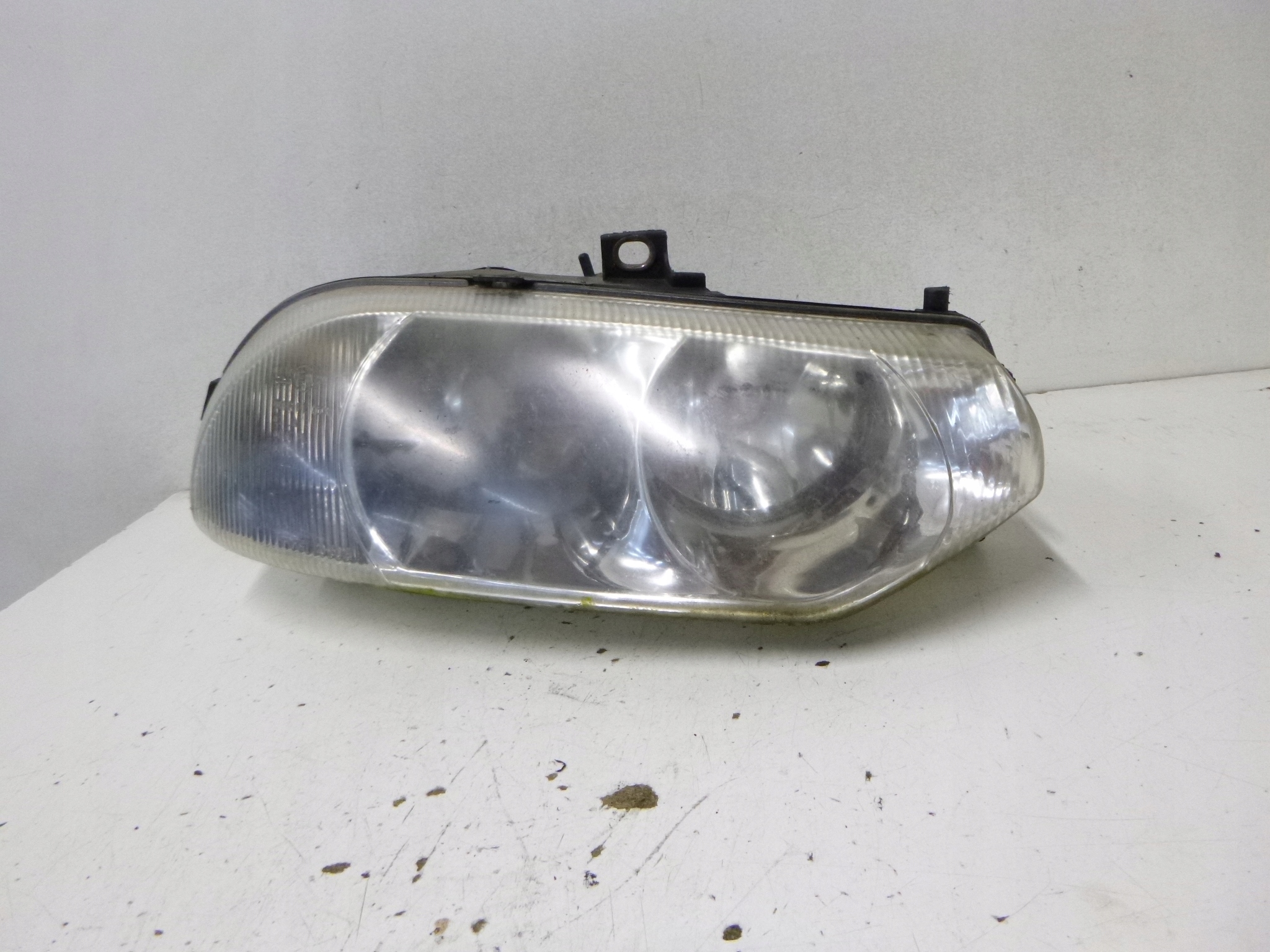 light front Alfa Romeo 156 2001r. TYC