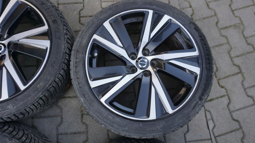 VOLVO V40 S60 V60 S90 XC40 XC60 wheels discs tyres 19