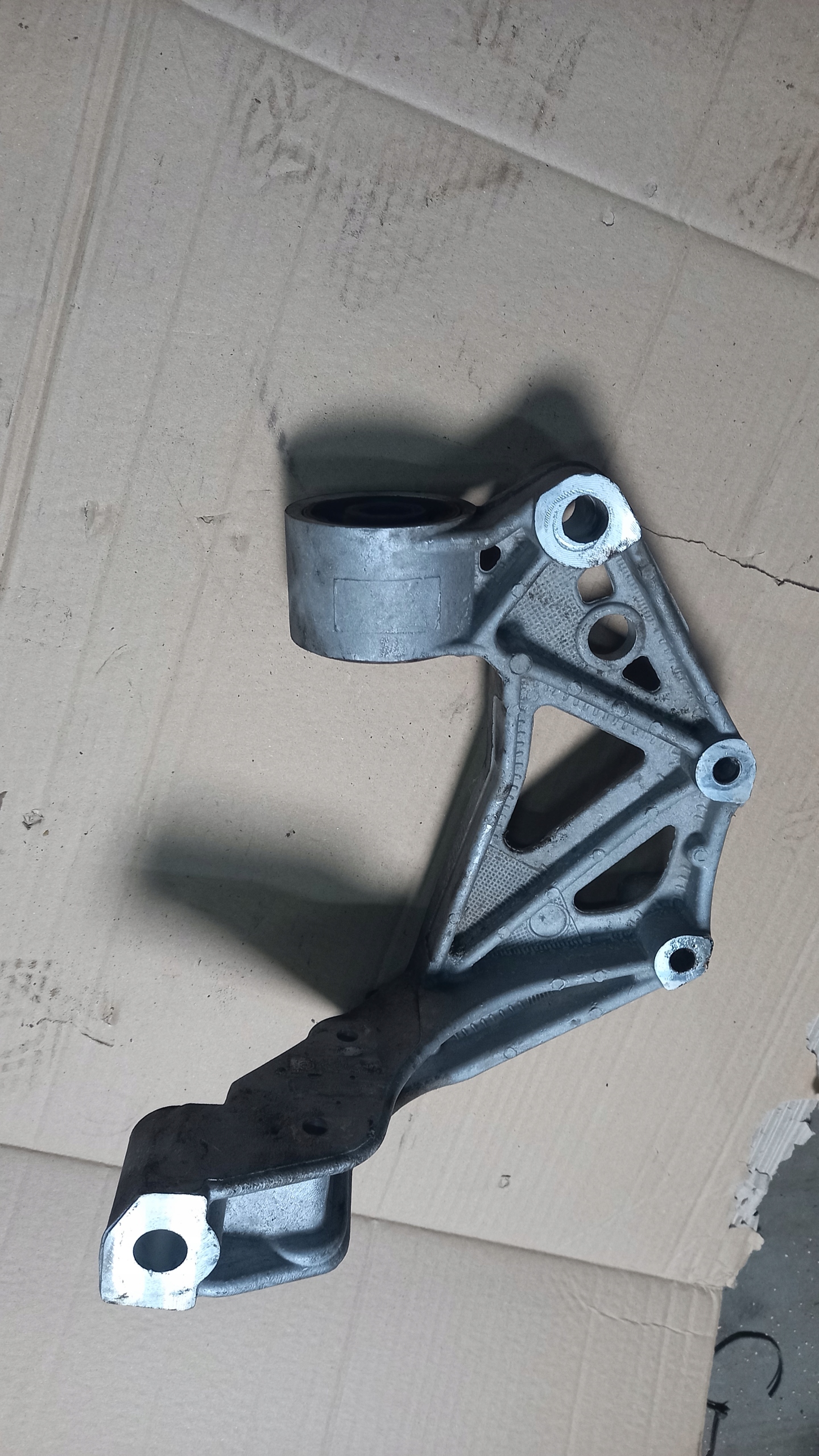 MOCOWANIE HAHACZA PRAWY PRZÓD VW POLO 04R Typ silnika Benzyna