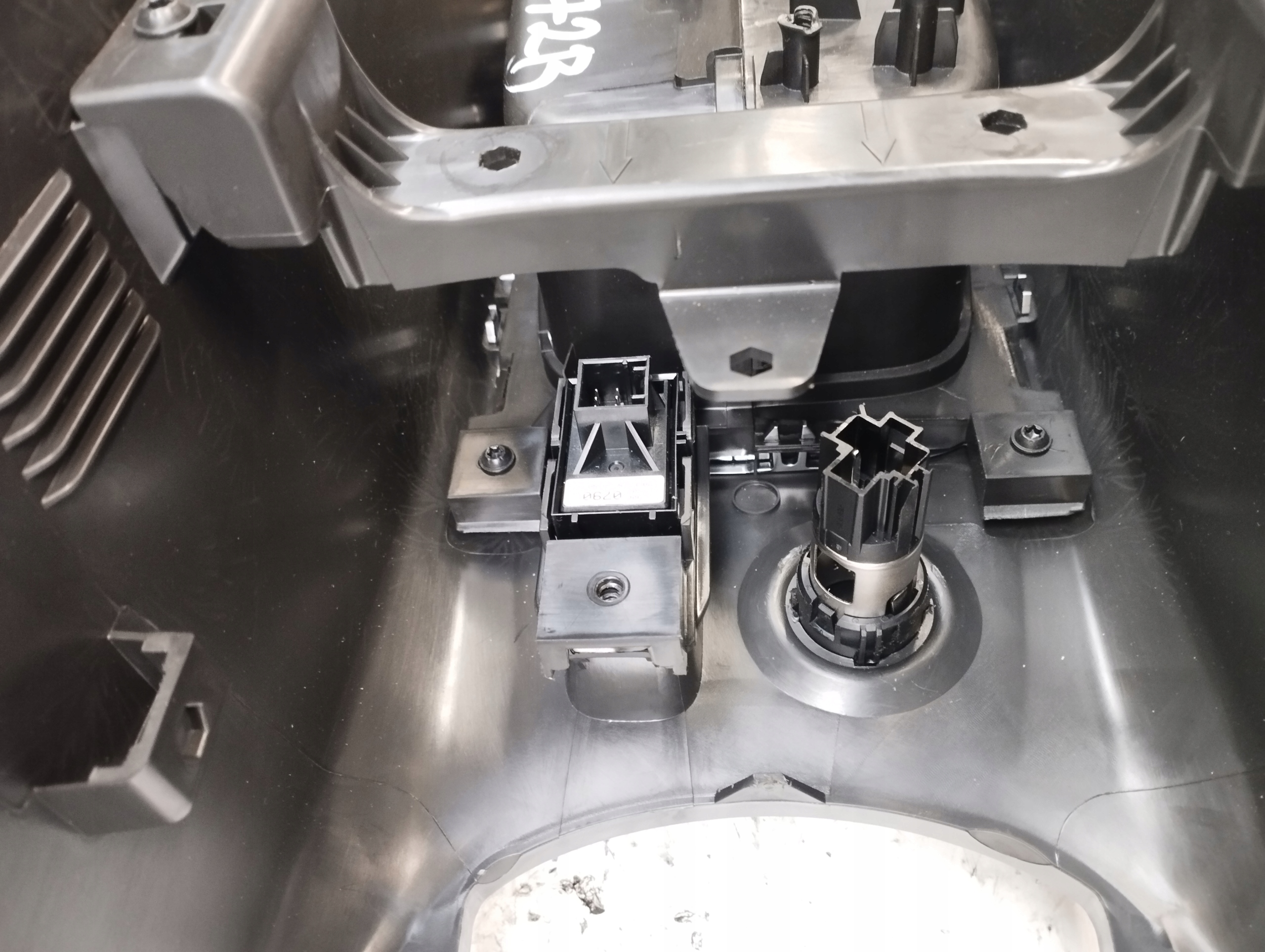 opel ASTRA K 5 1,2T тунель середина 39124504