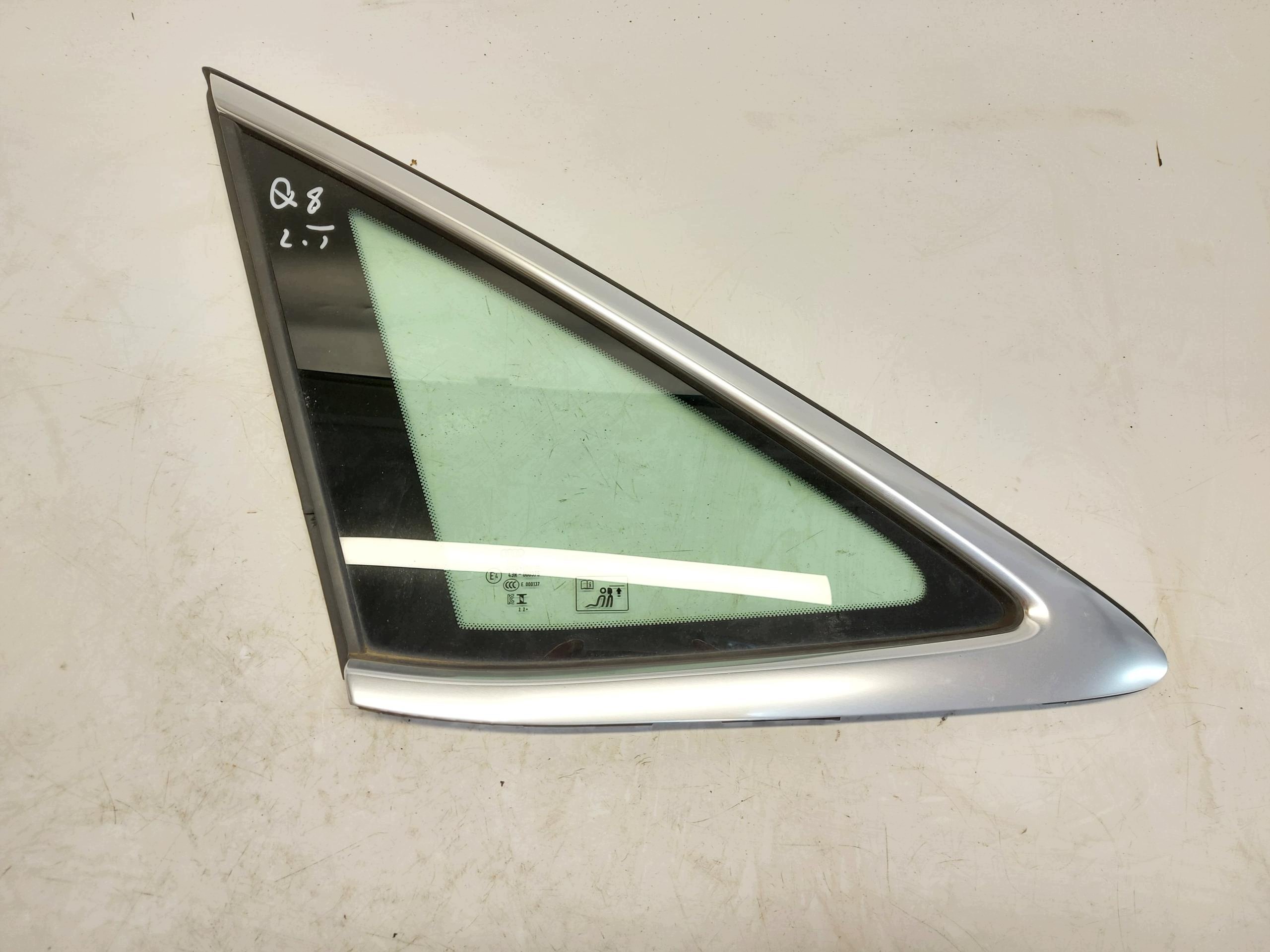 Audi Q8 E-TRON SportBack window window left rear part rear trojkatna