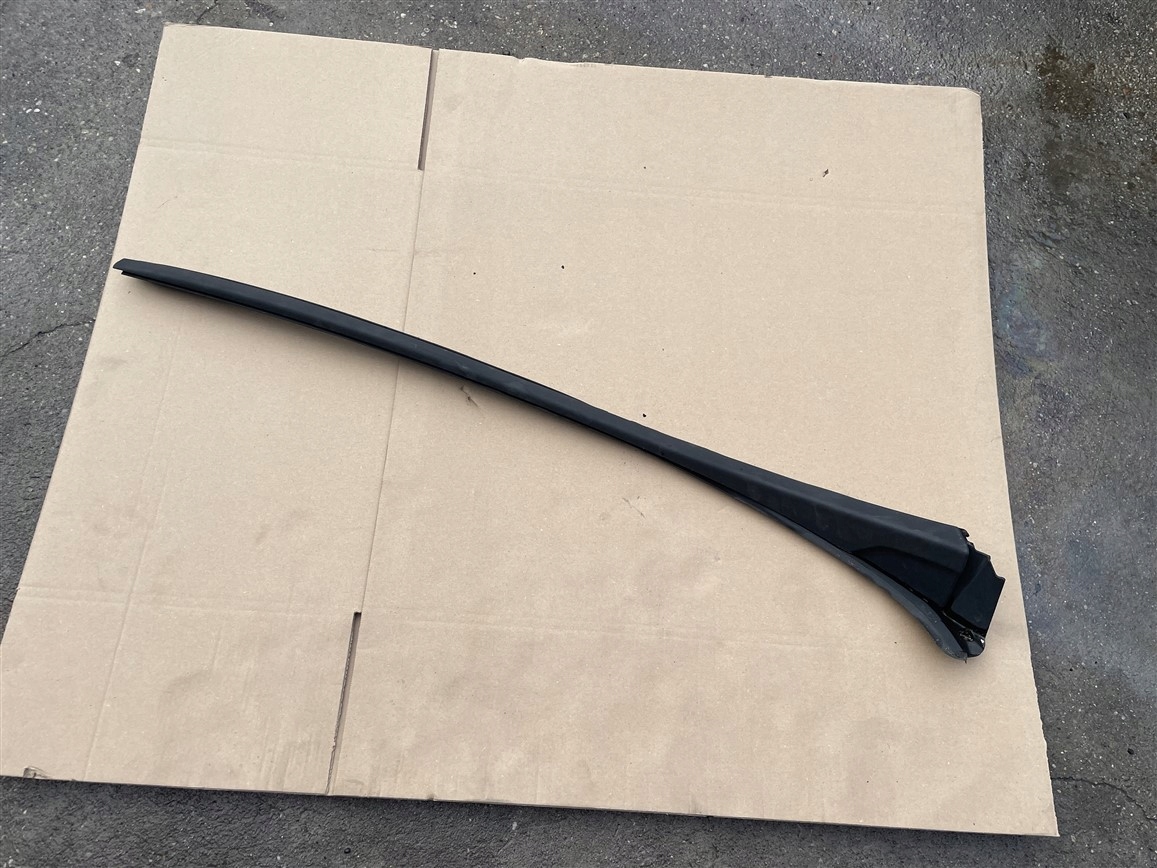 LISTWA ZEWNĘTRZA LEWA PRZEDNIA SŁUPKA SZYBY RENAULT TRAFIC 3 III 14-