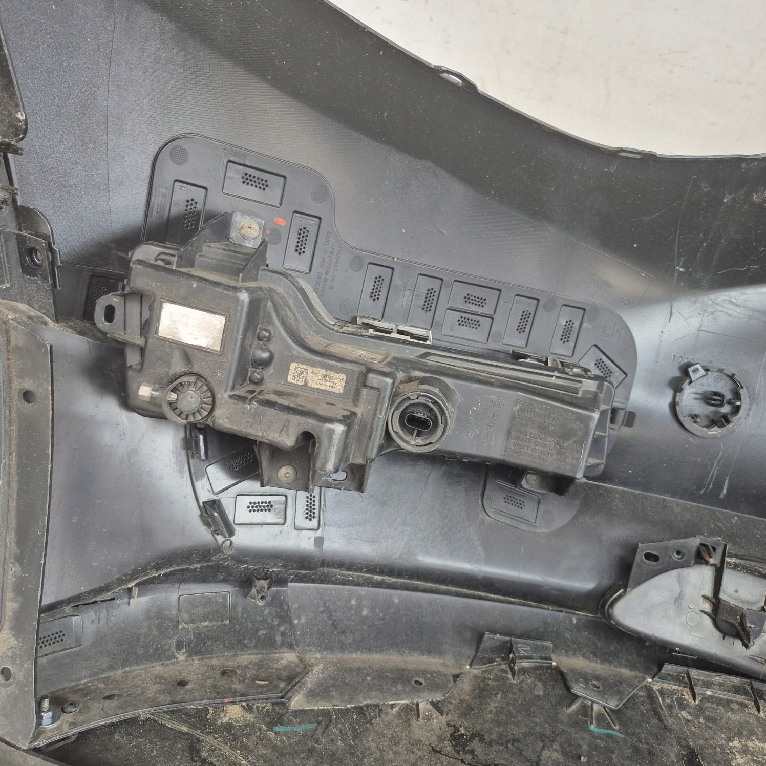 TESLA MODEL 3 17-23 bumper front front PDC