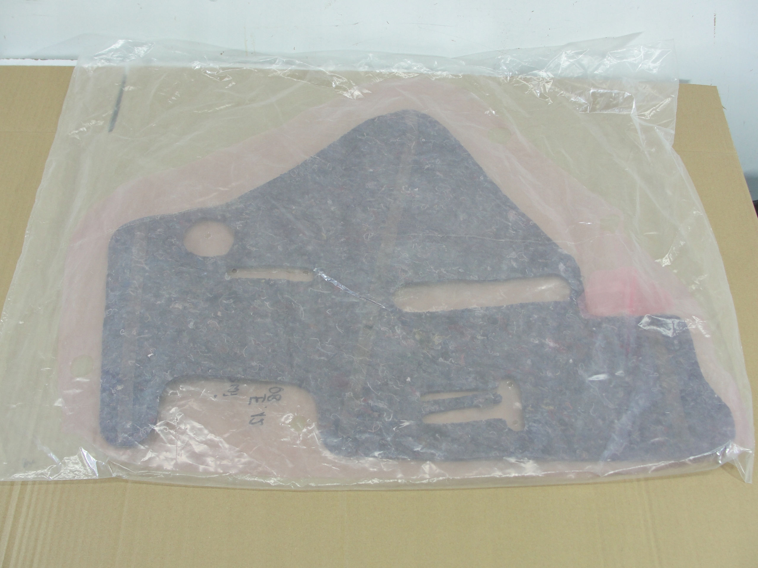 PIANKA WYGŁUSZENIE DRZWI TYŁ PRAWE TOYOTA COROLLA E12 01-08 67841-02070