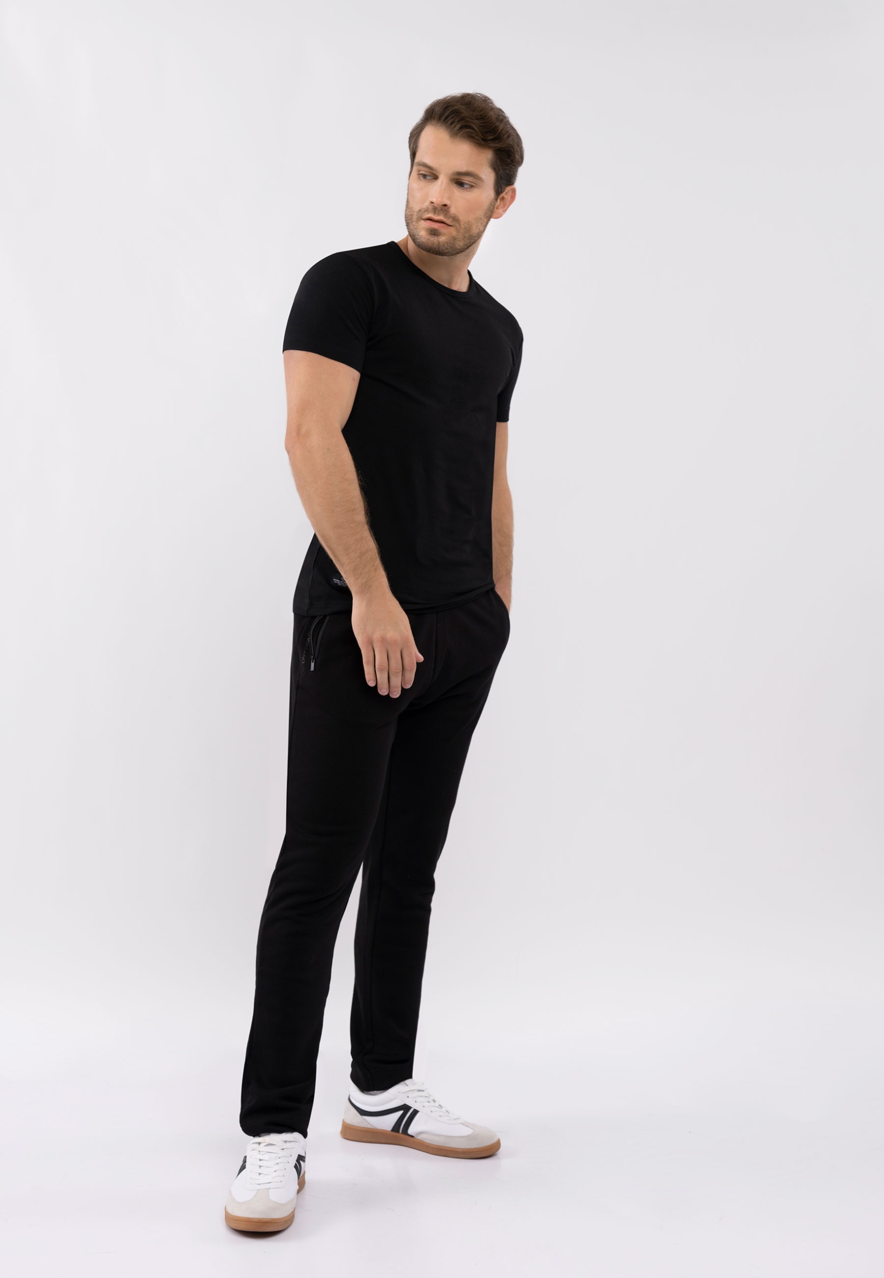 Męskie Spodnie Dresowe Joggery Czarne Volcano N-ben M